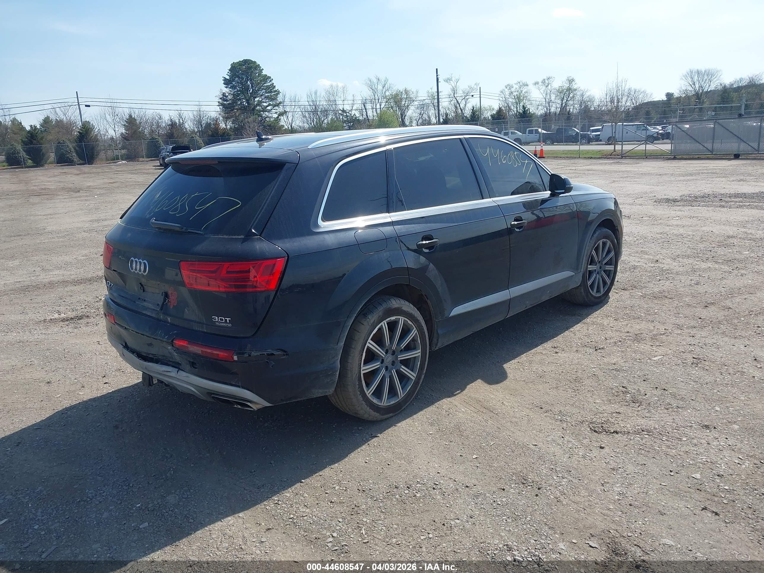 AUDI Q7 image 4