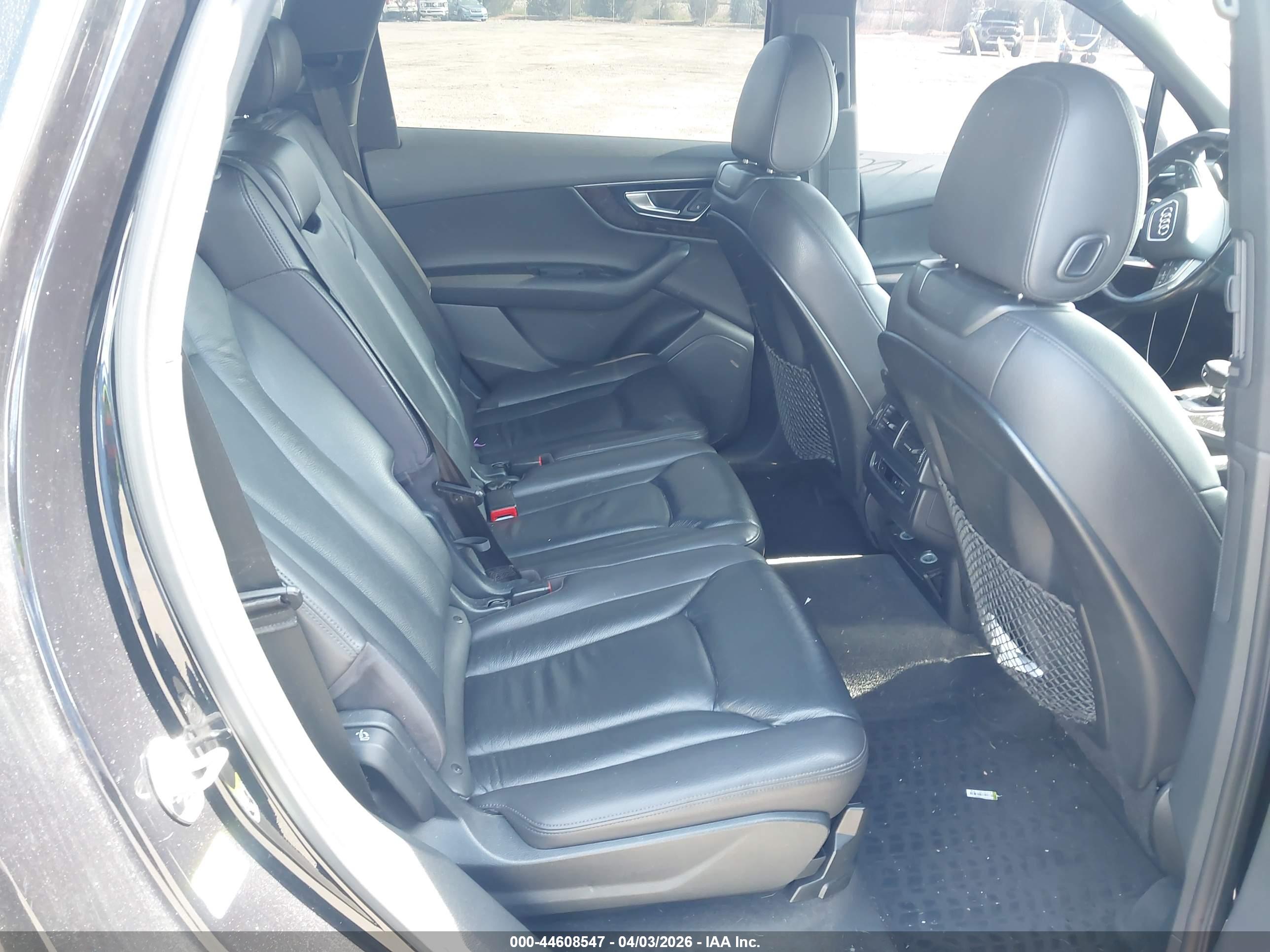AUDI Q7 image 8