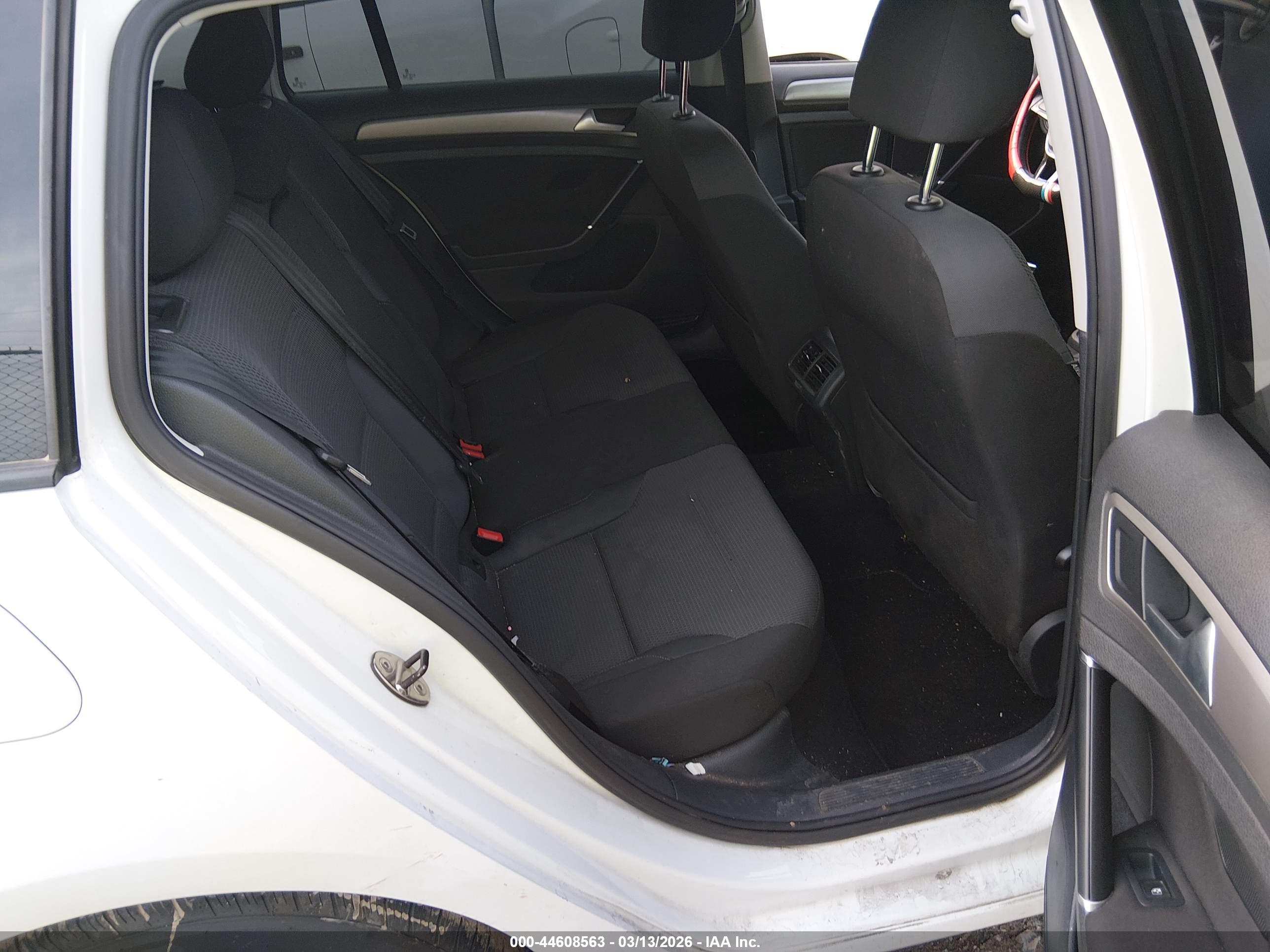 VOLKSWAGEN GOLF image 8