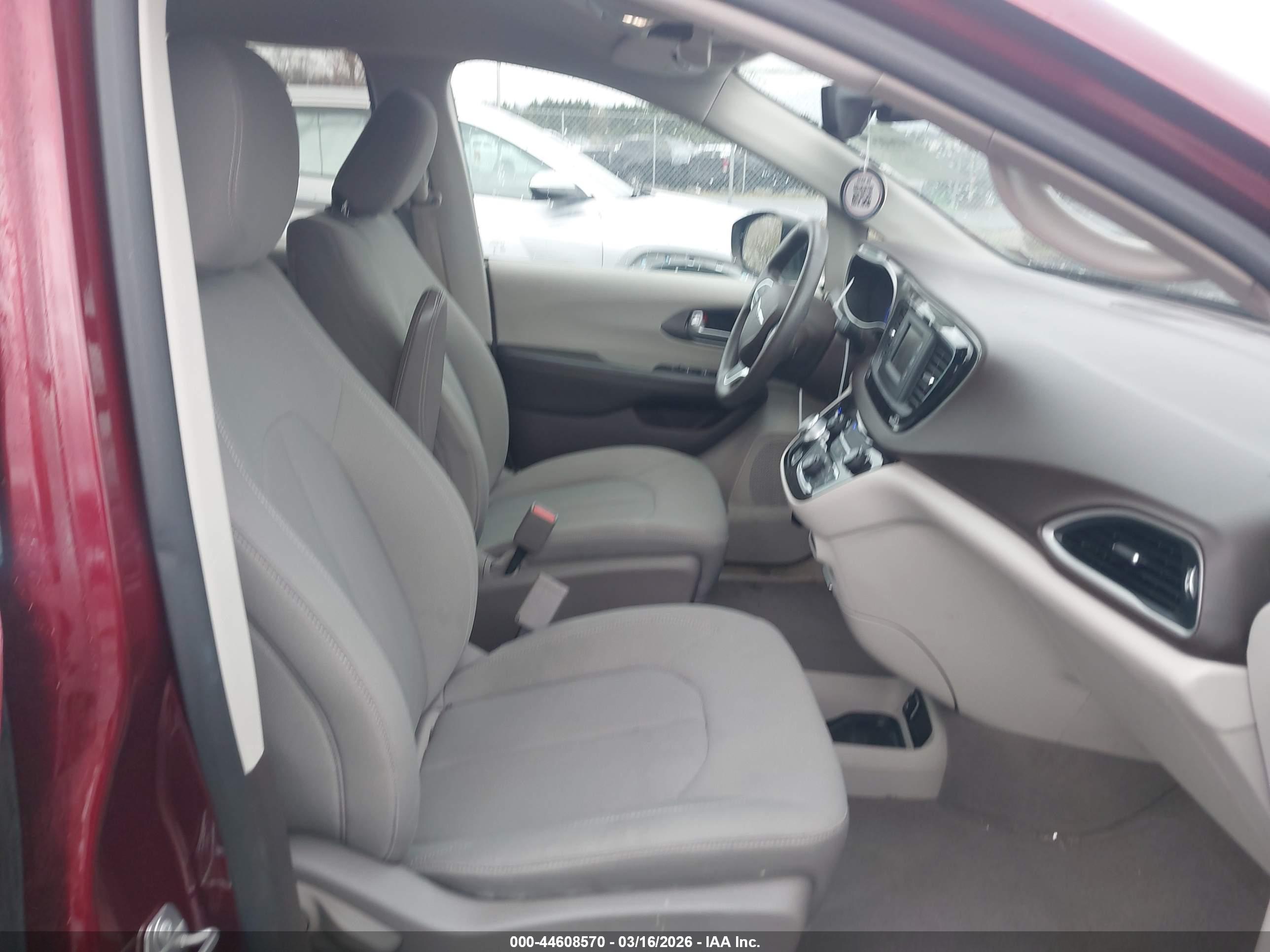 CHRYSLER PACIFICA image 5