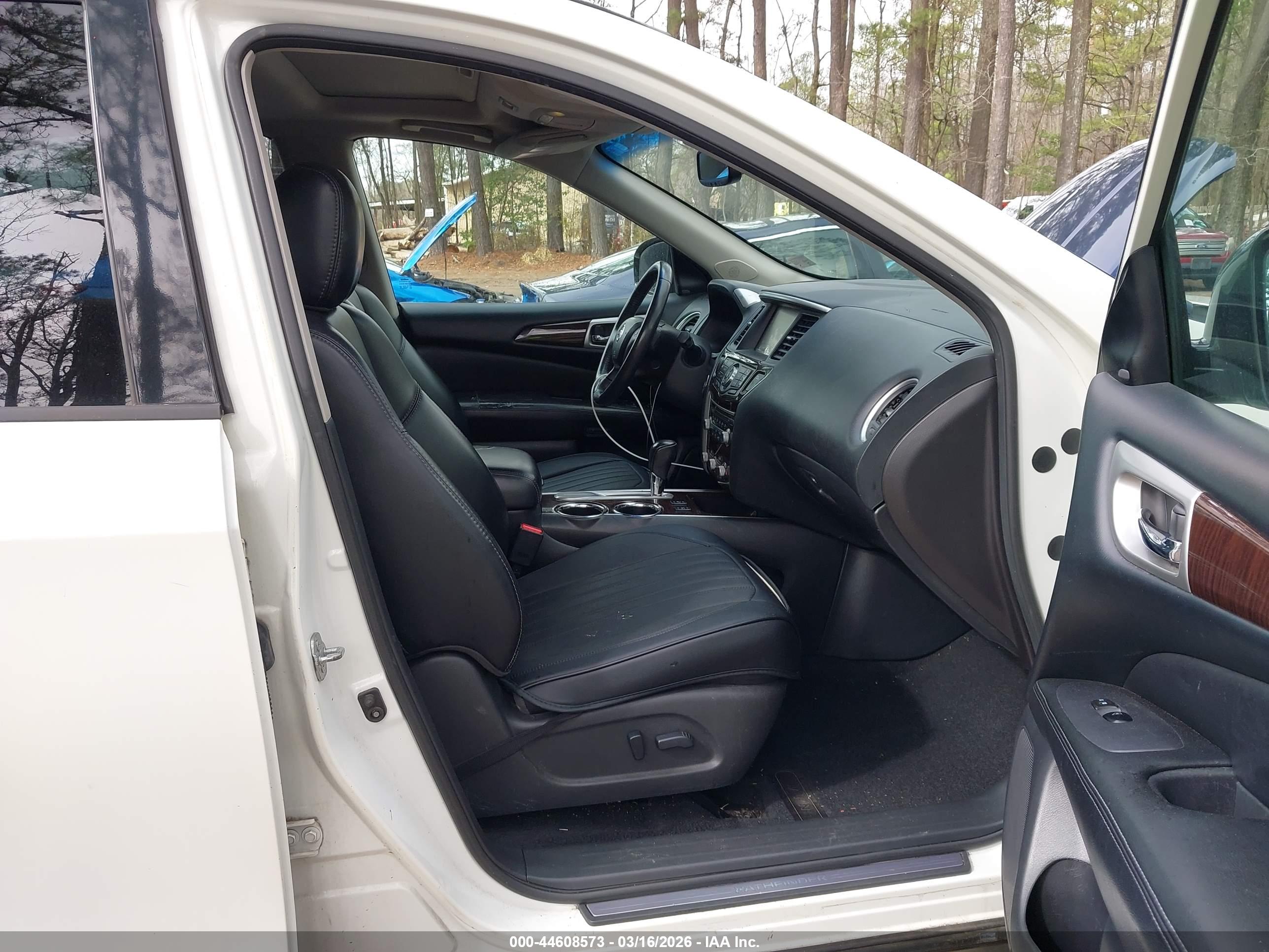 NISSAN PATHFINDER image 5