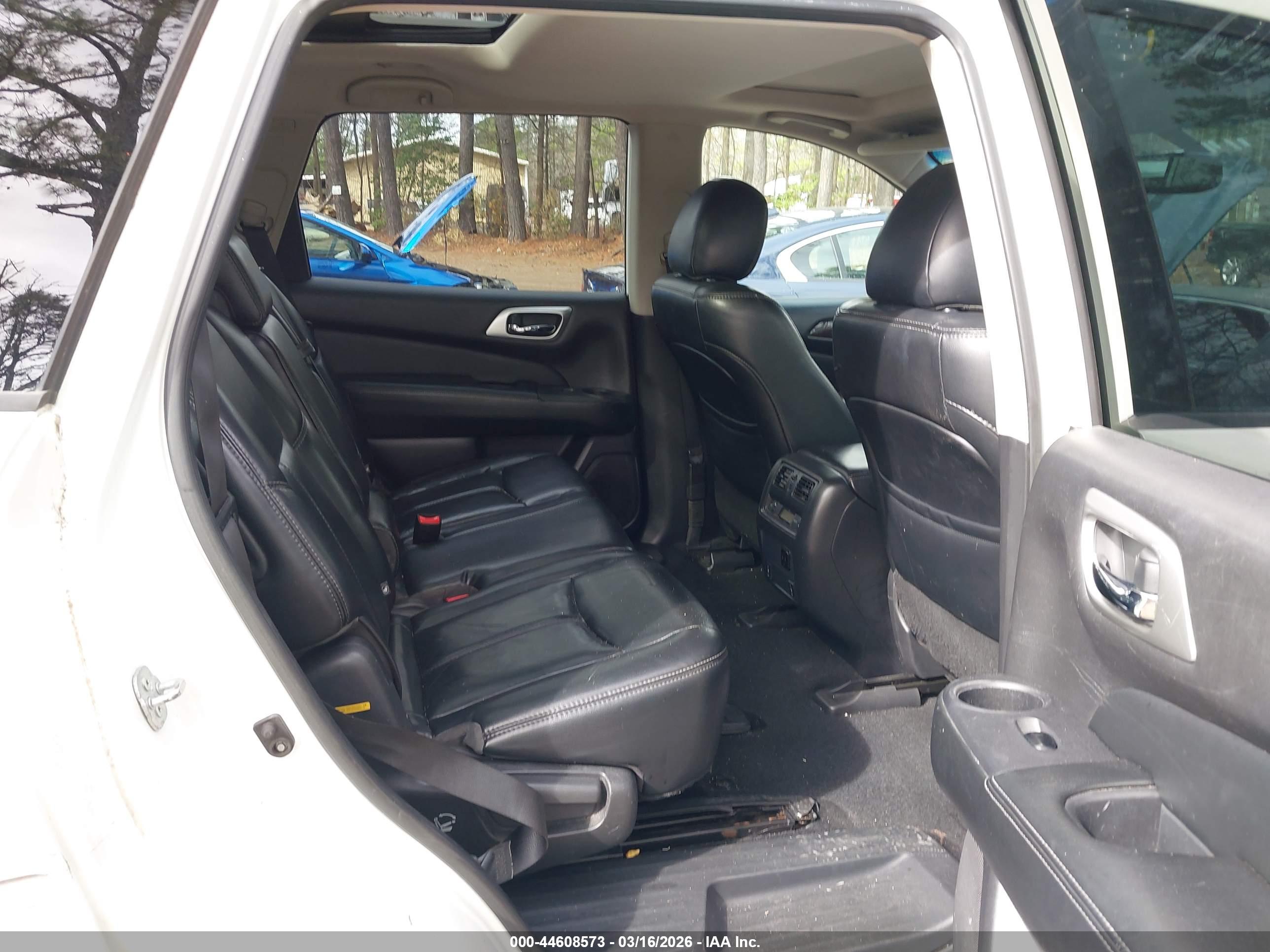 NISSAN PATHFINDER image 8