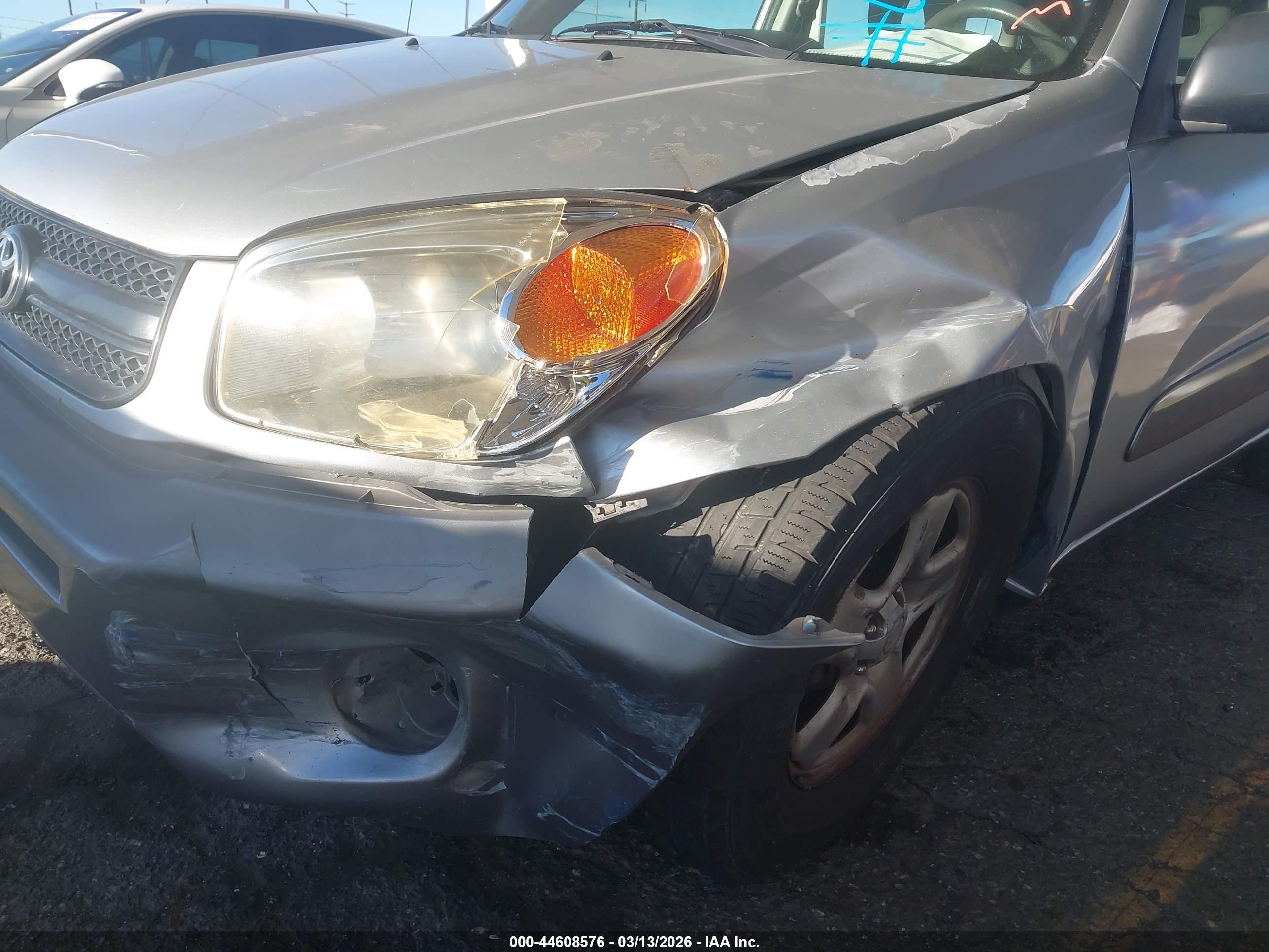 TOYOTA RAV4 image 6