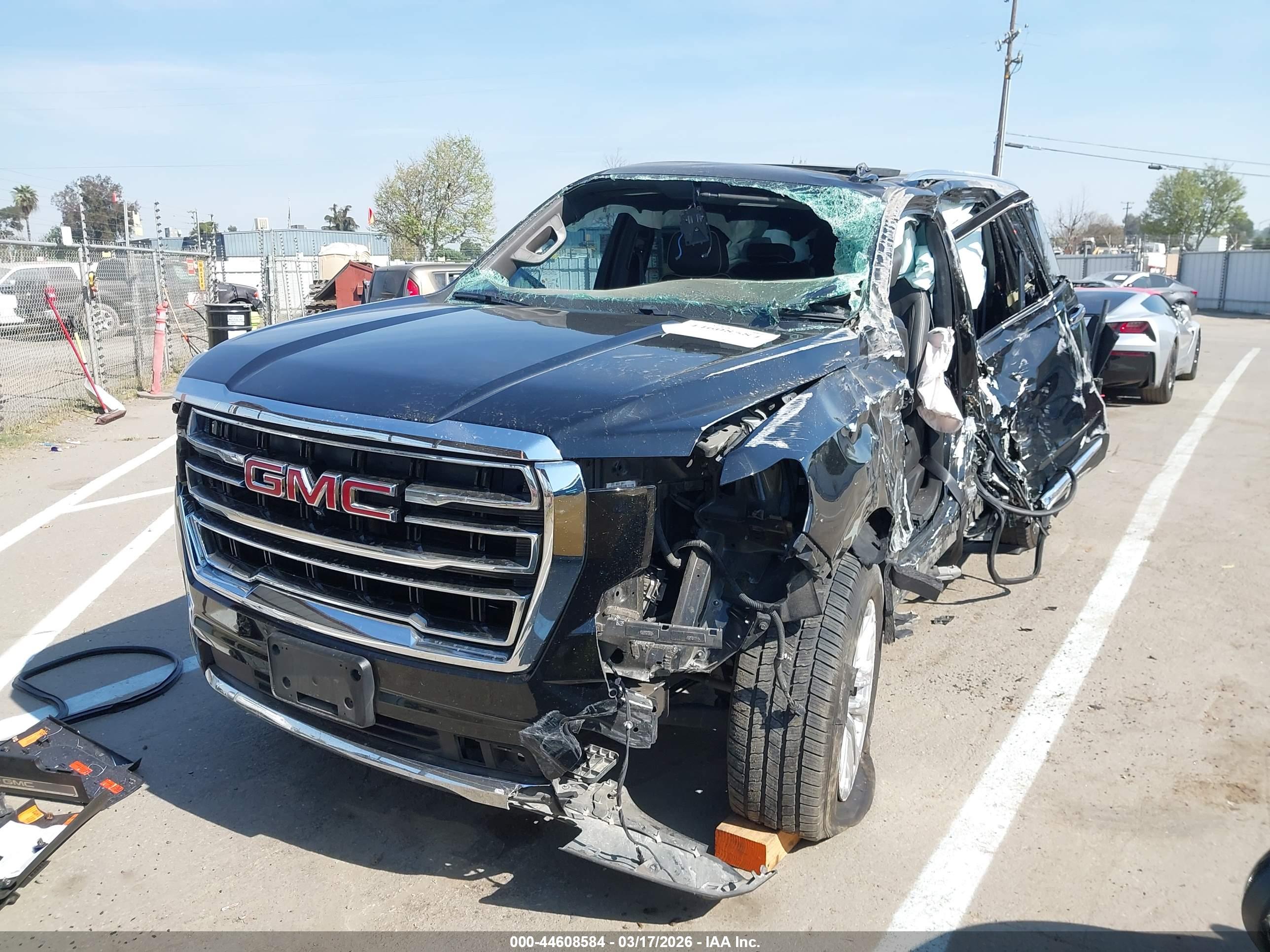 GMC YUKON image 2