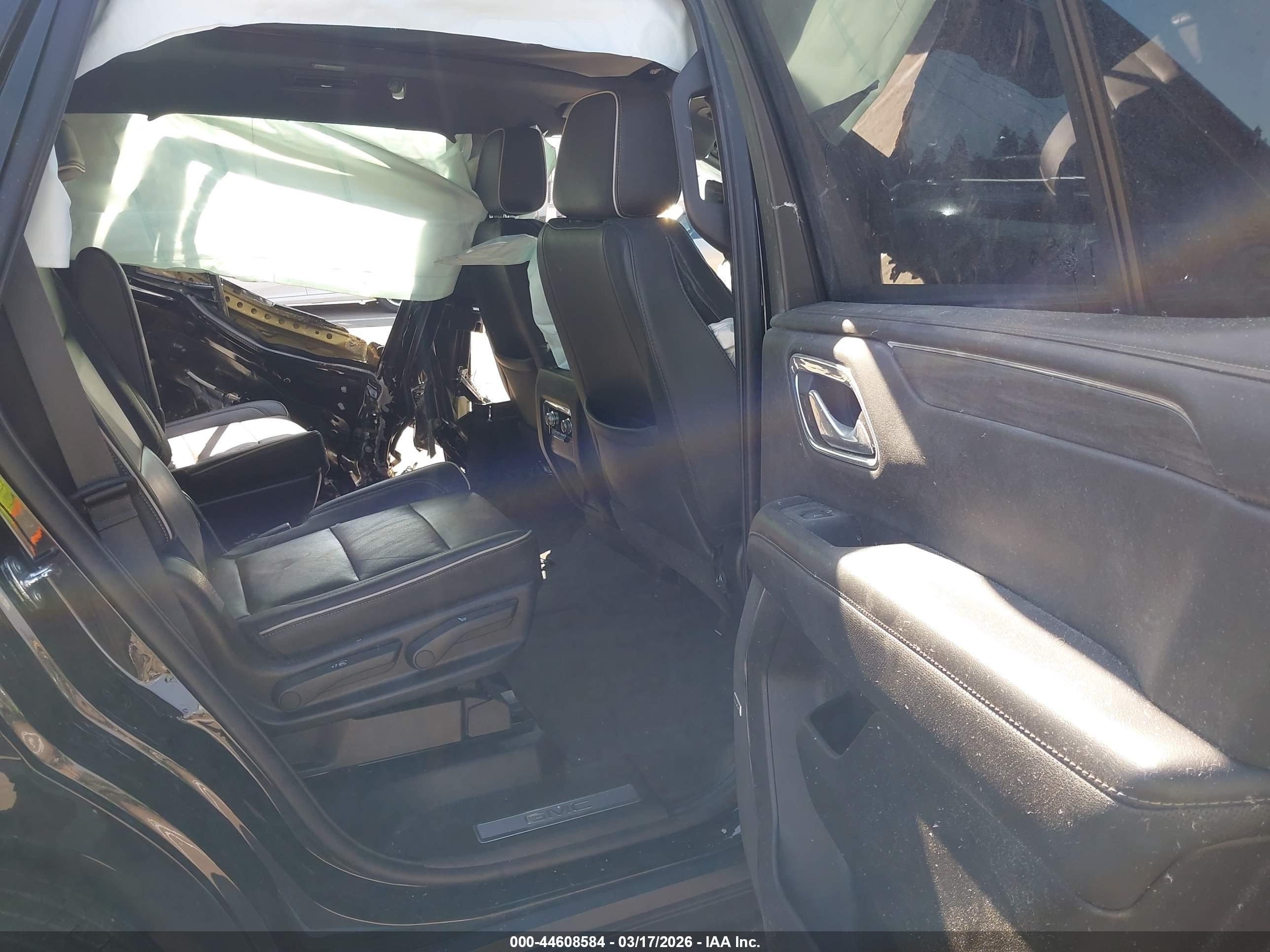 GMC YUKON image 8