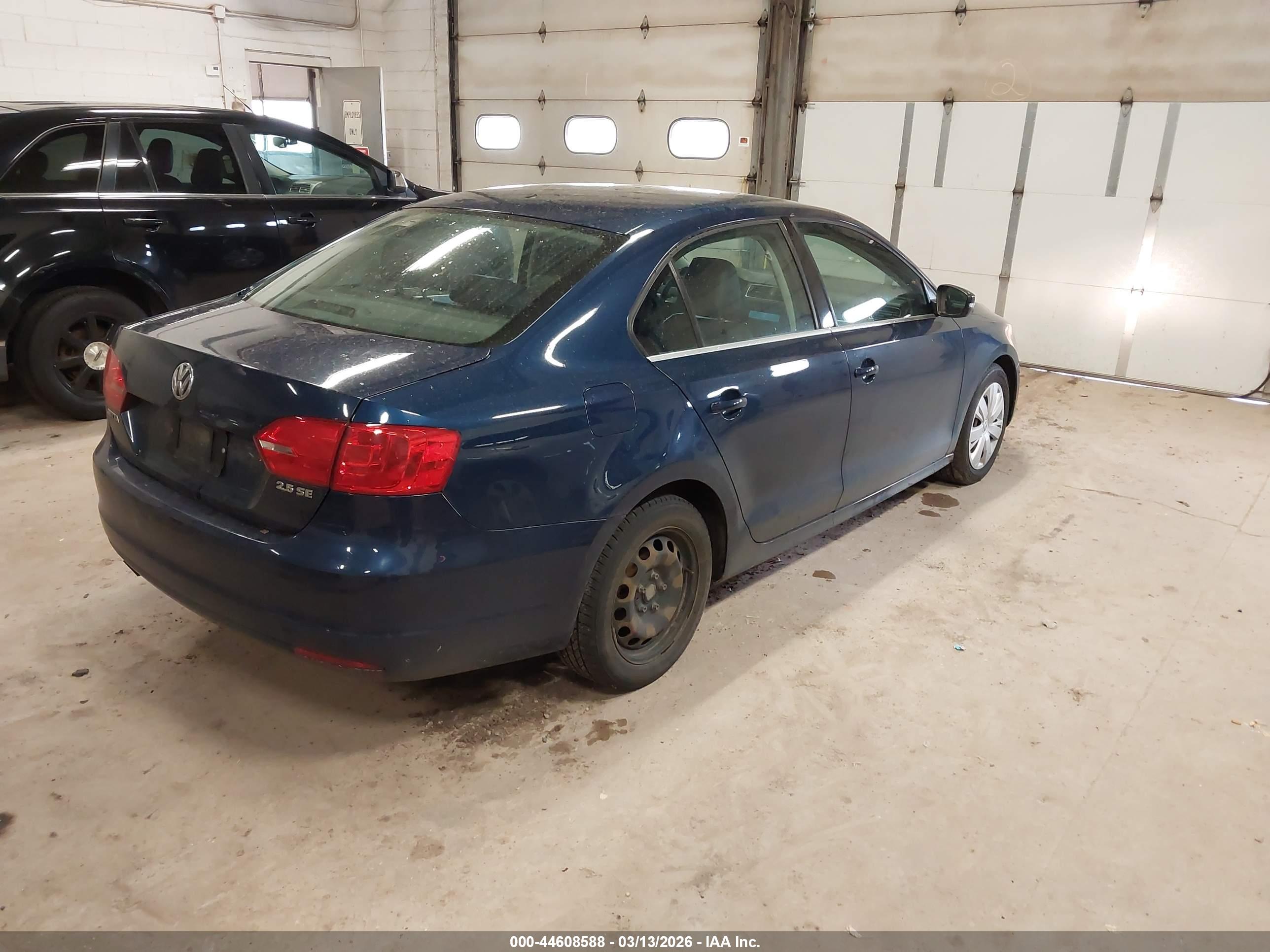 VOLKSWAGEN JETTA image 4