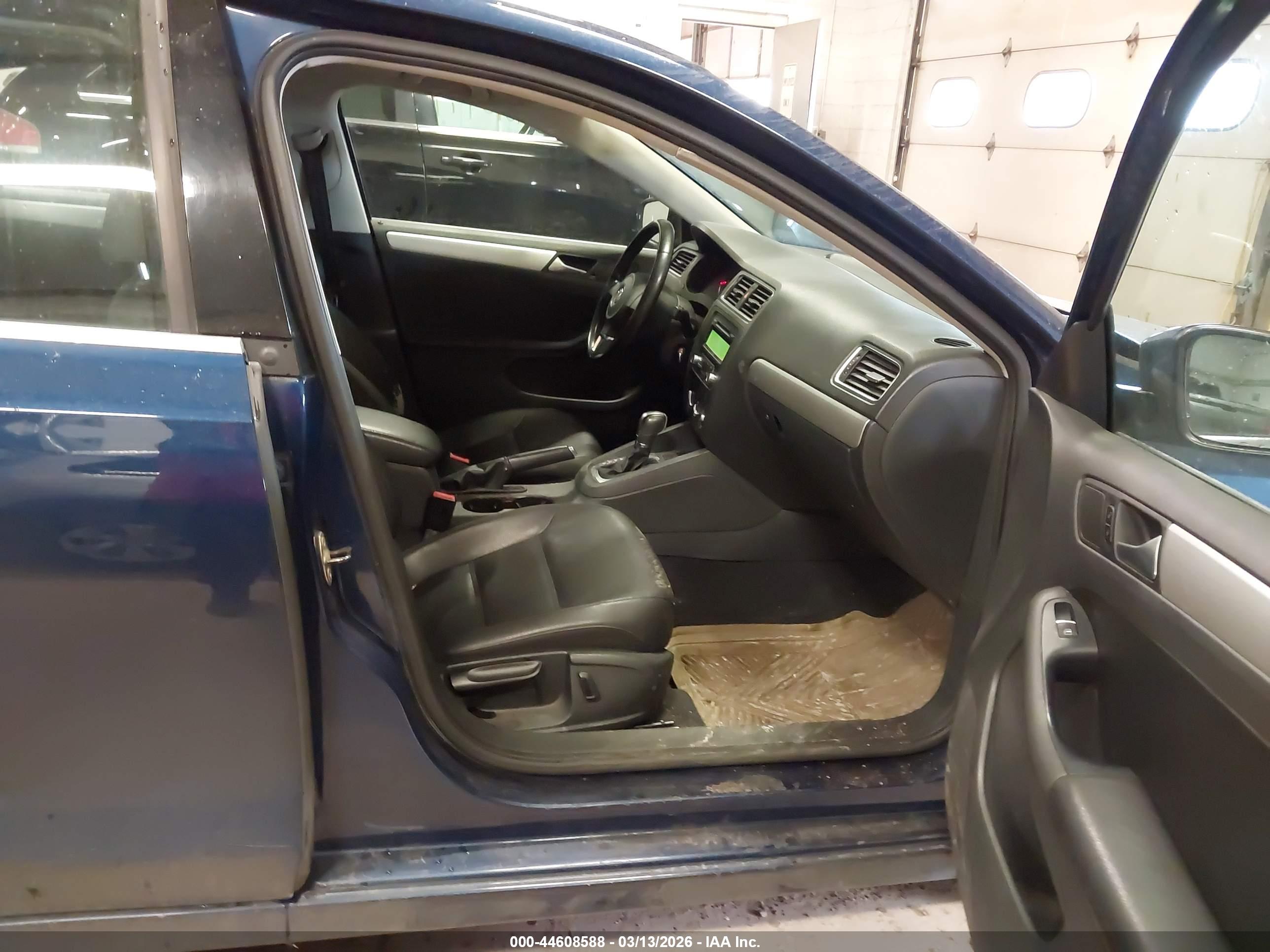 VOLKSWAGEN JETTA image 5