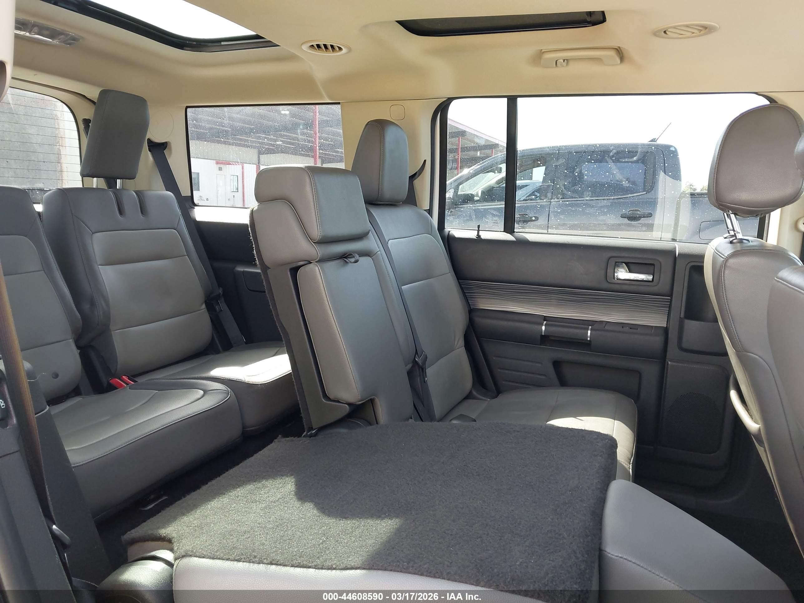 FORD FLEX image 8