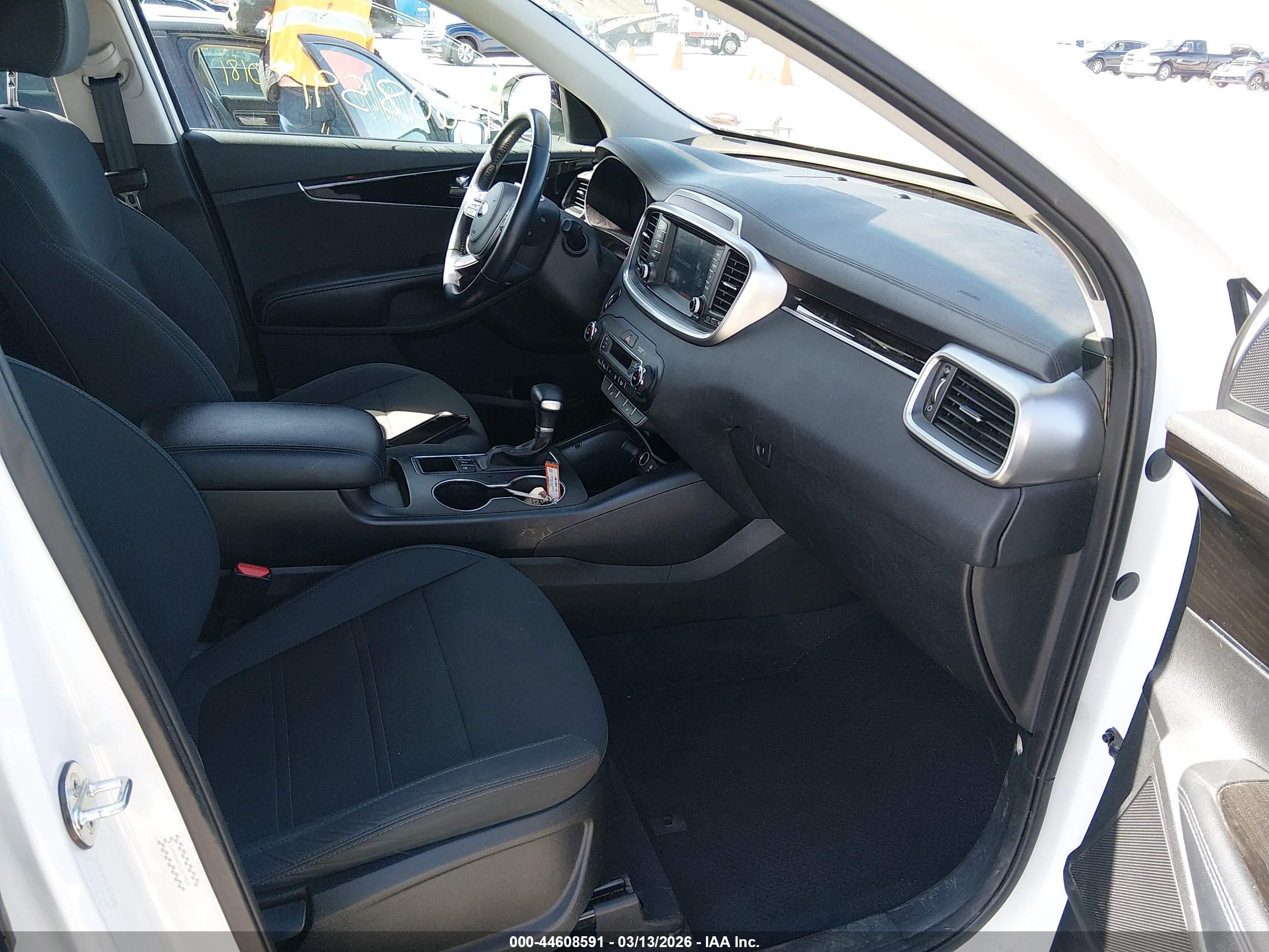 KIA SORENTO image 5