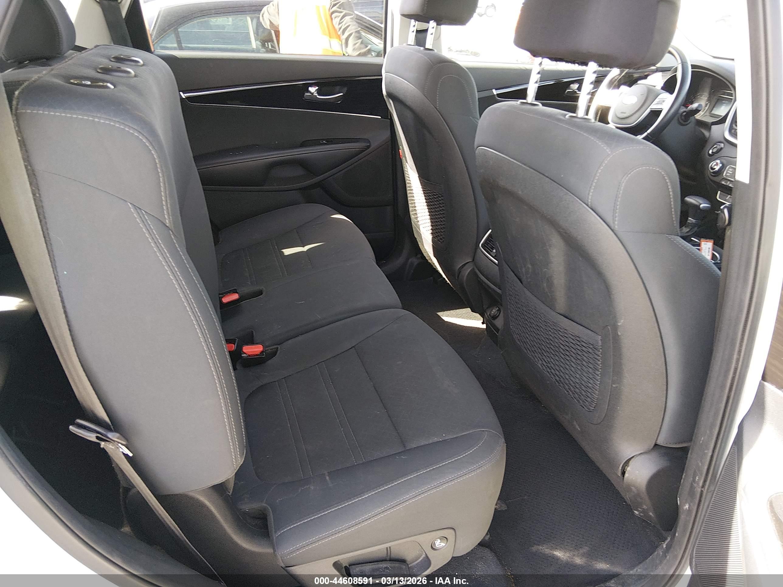 KIA SORENTO image 8