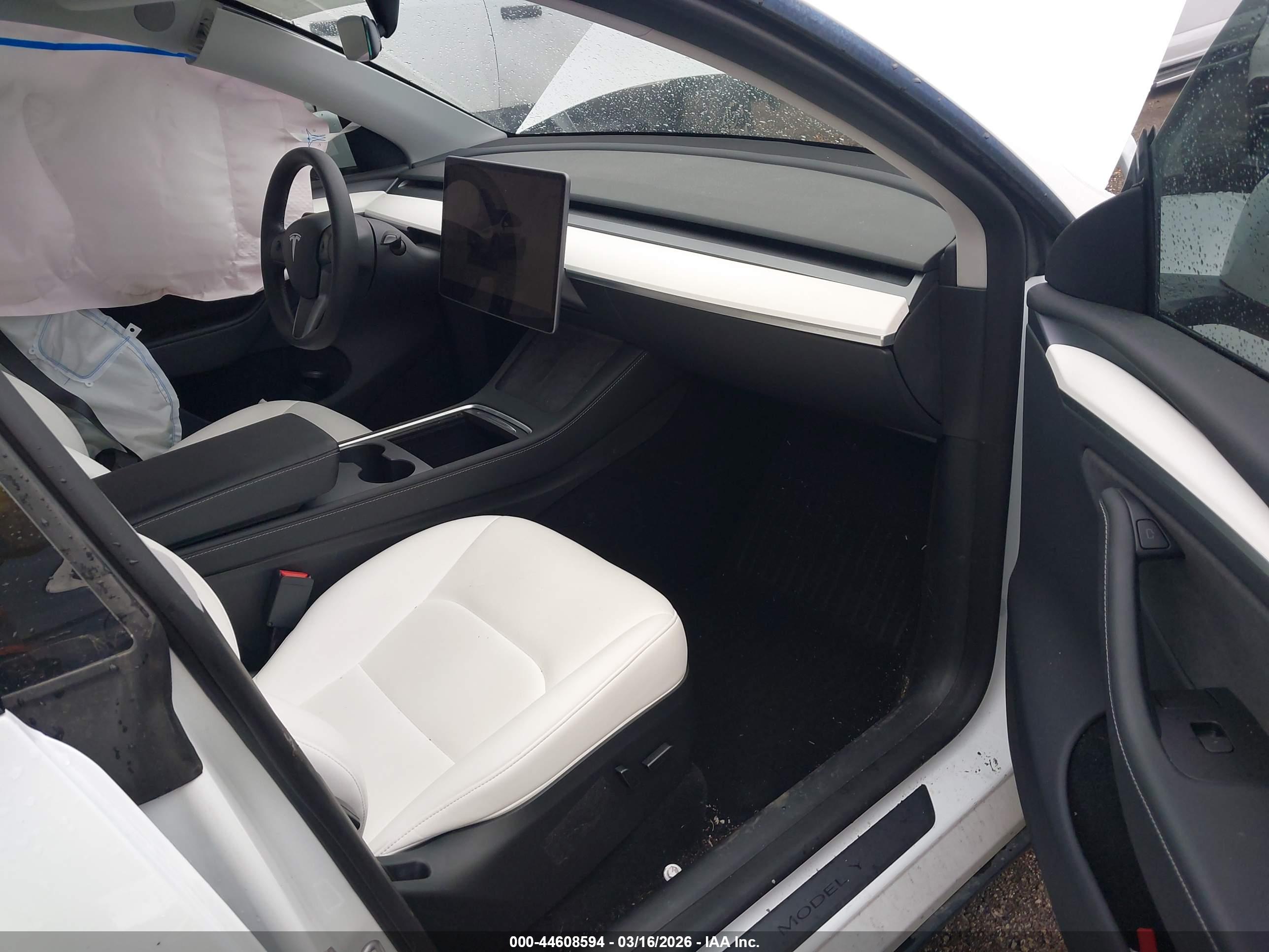 TESLA MODEL image 5