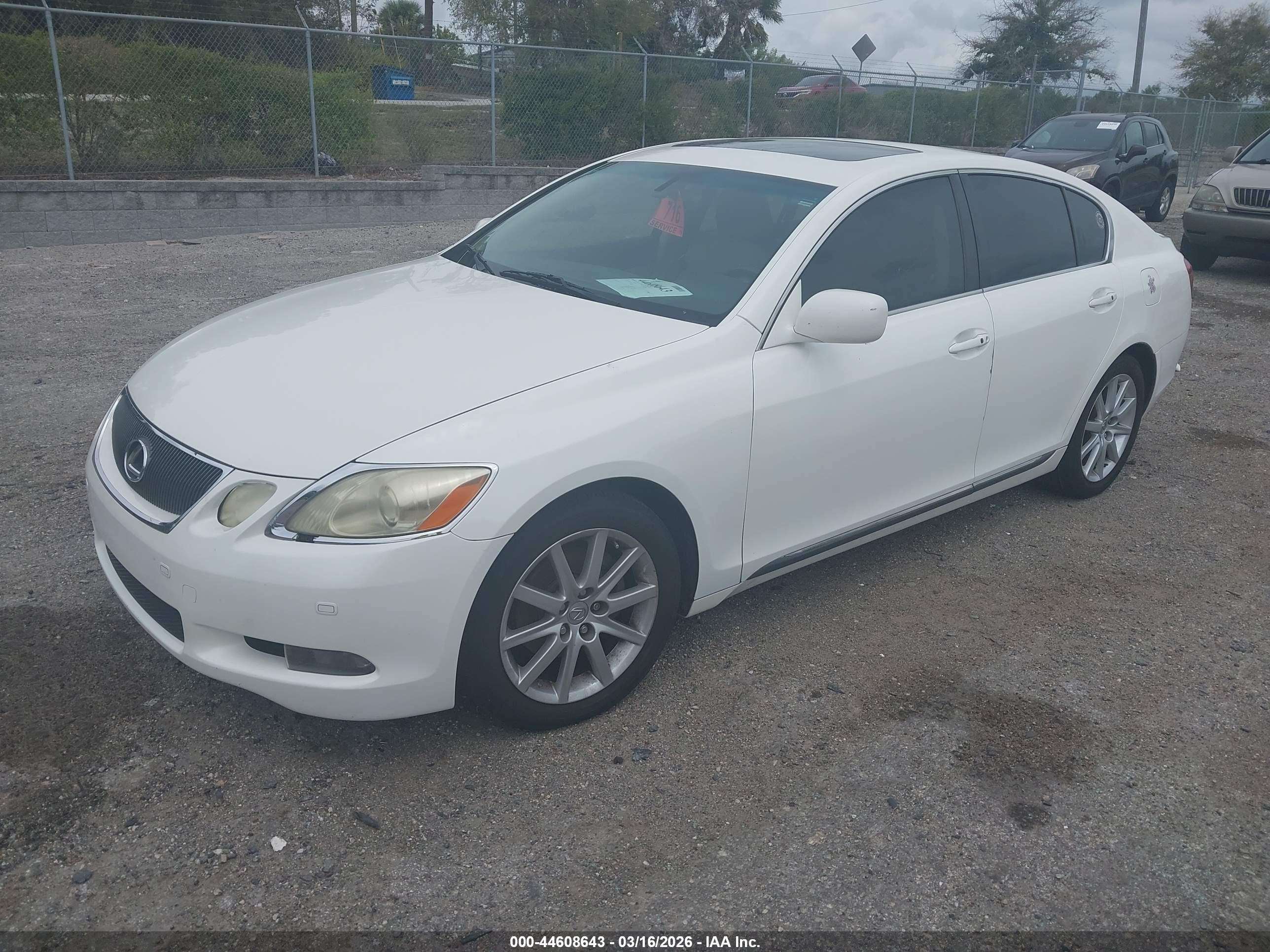 LEXUS GS image 2