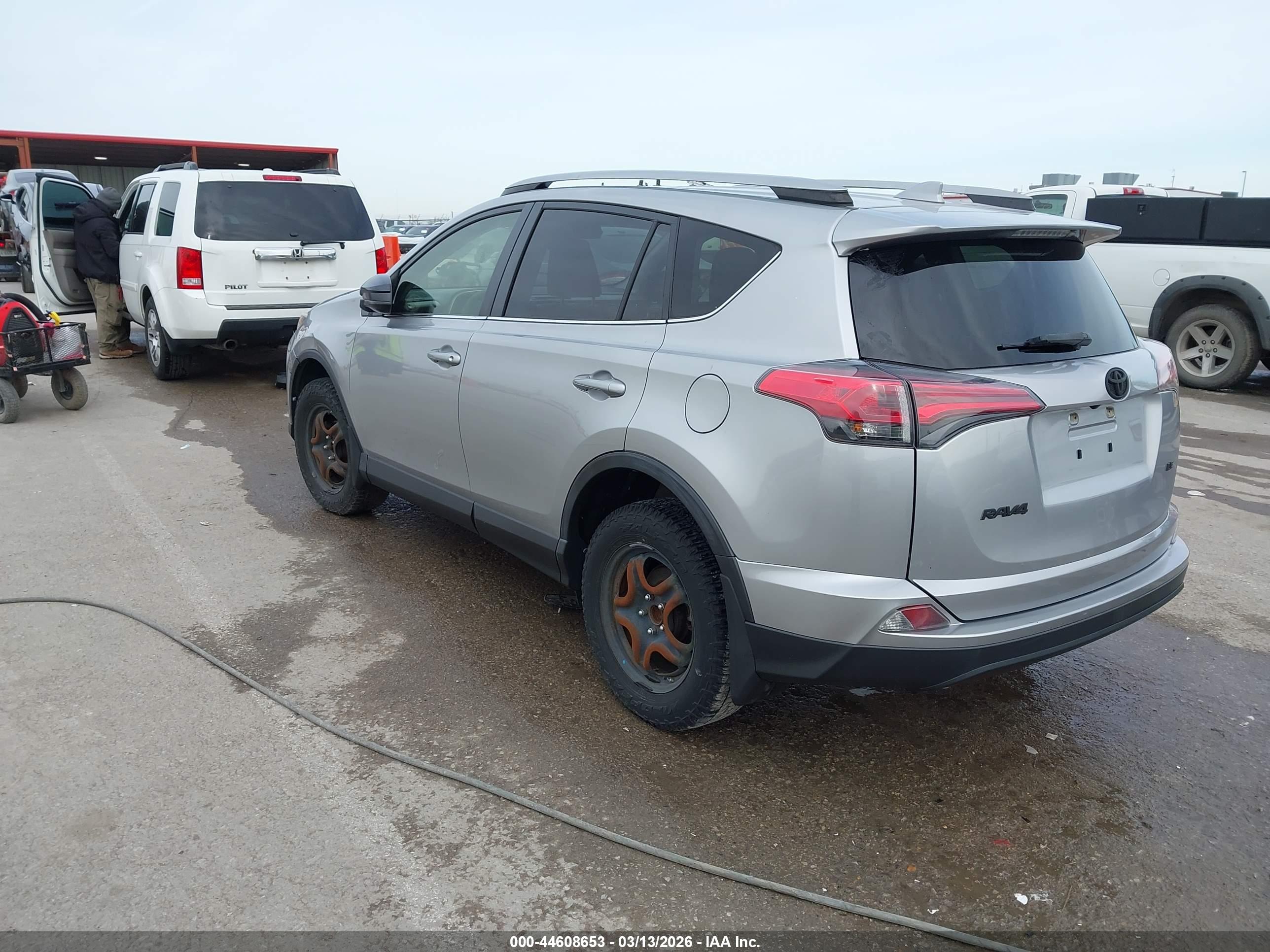 TOYOTA RAV4 image 3