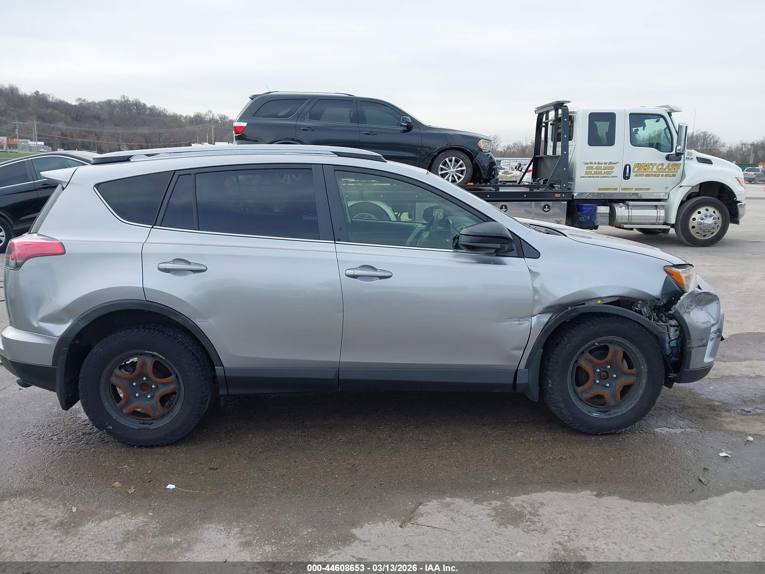 TOYOTA RAV4 image 6