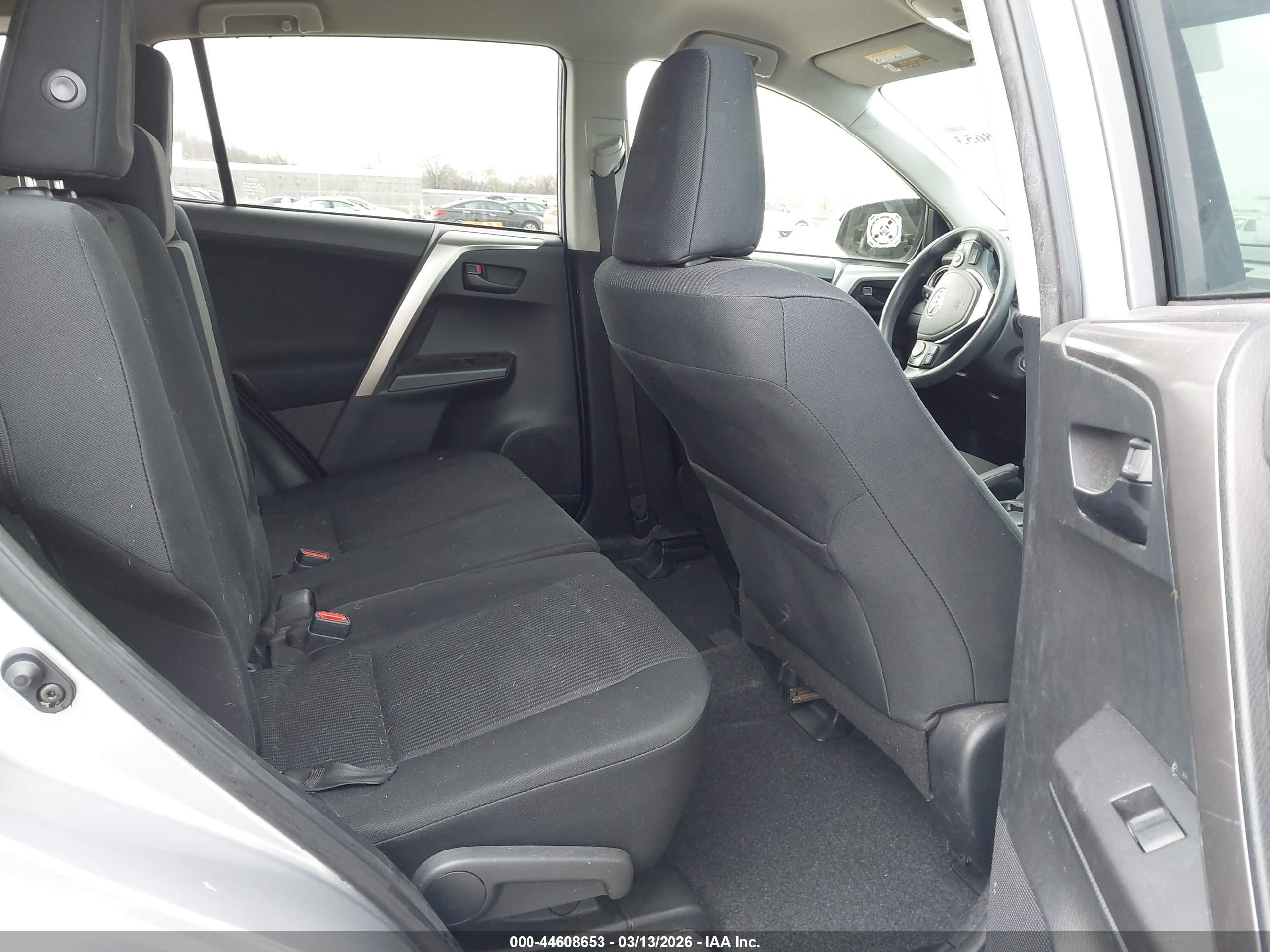 TOYOTA RAV4 image 8