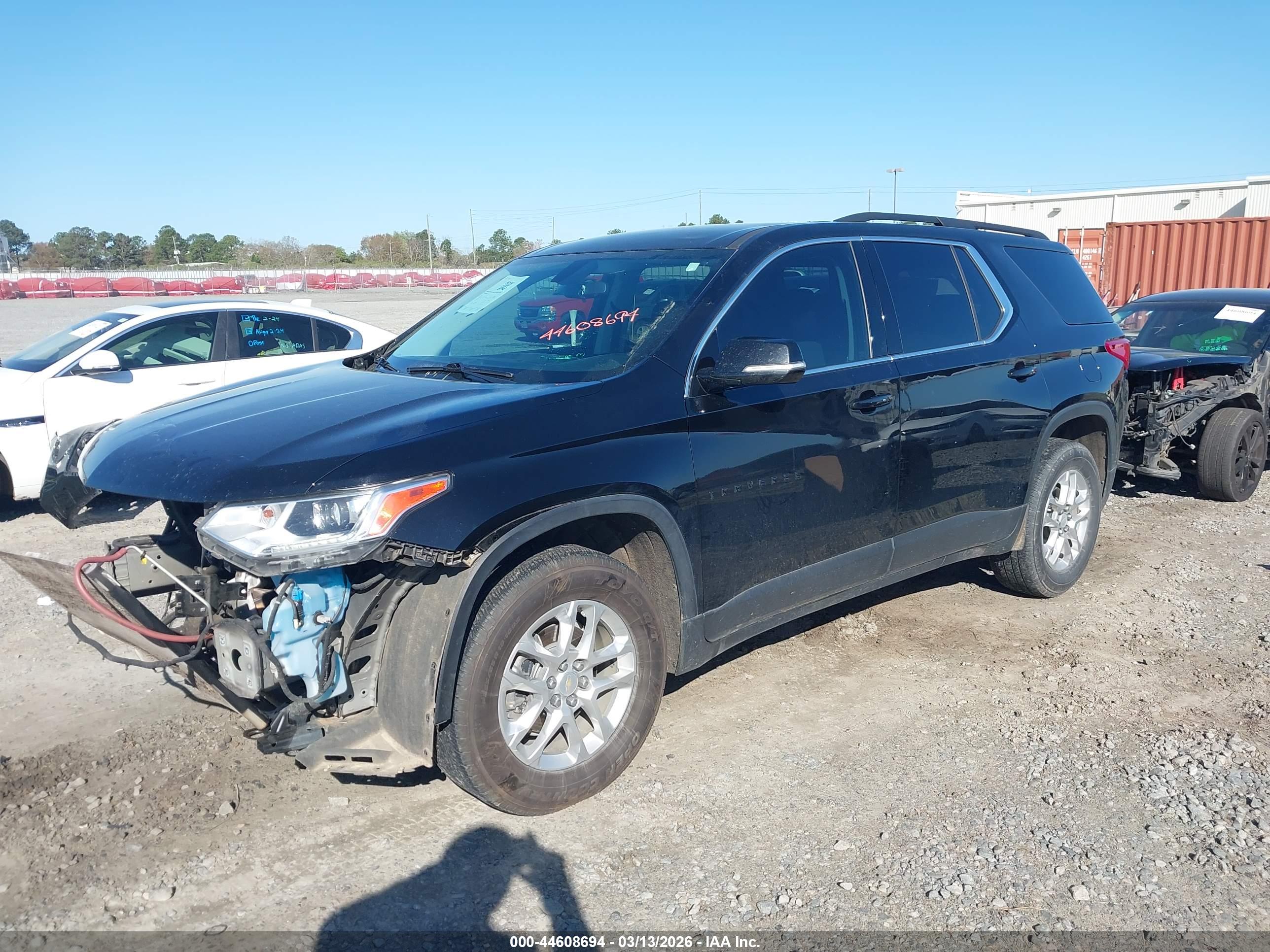 CHEVROLET TRAVERSE image 2