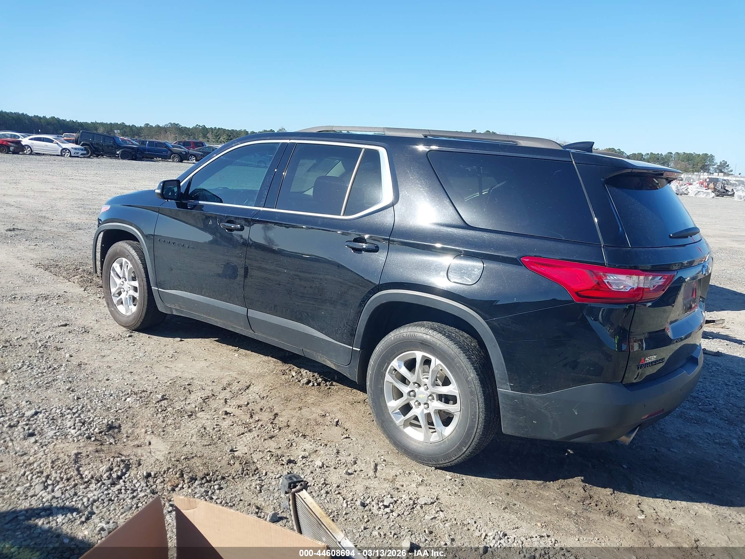CHEVROLET TRAVERSE image 3