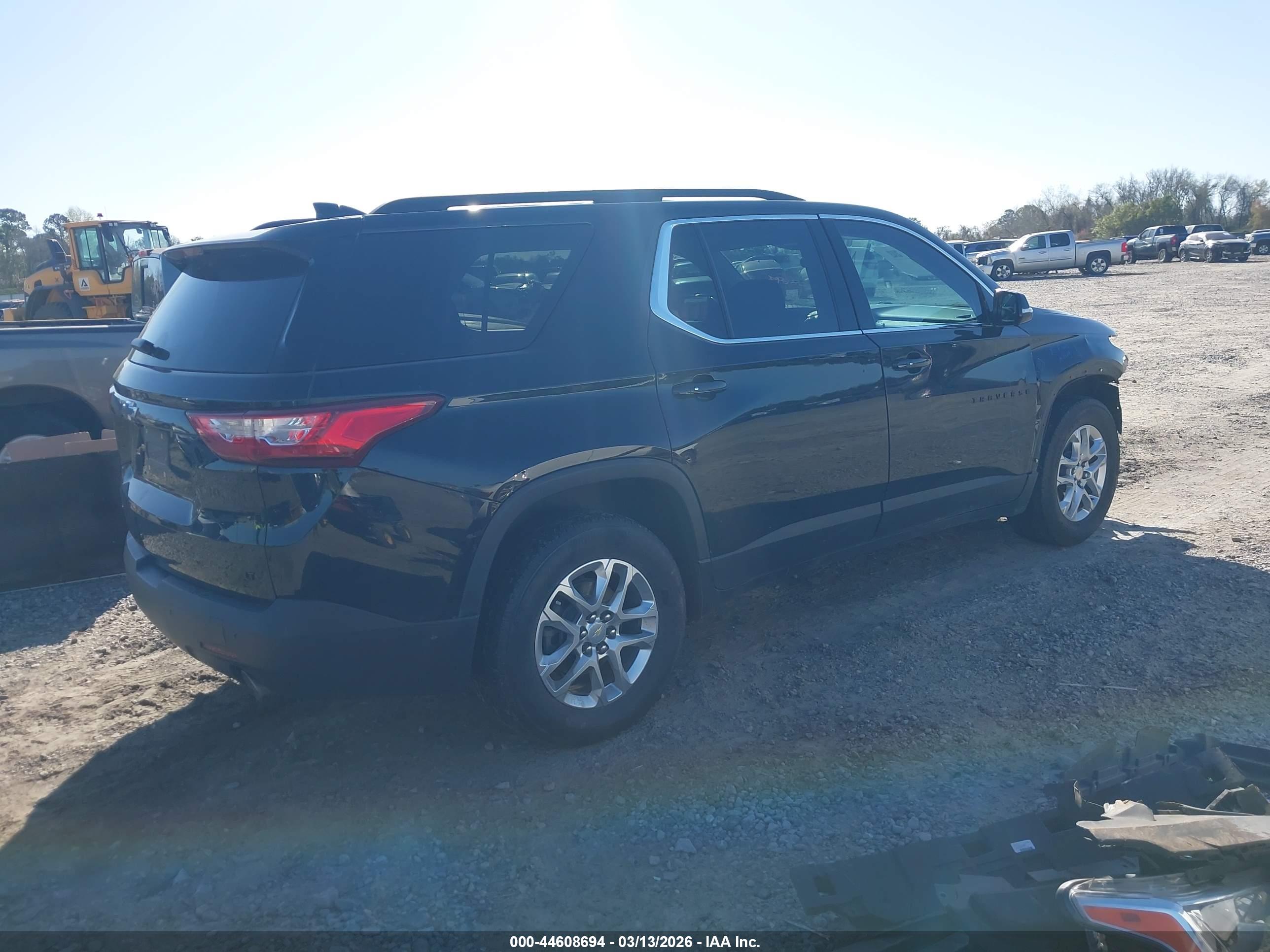 CHEVROLET TRAVERSE image 4