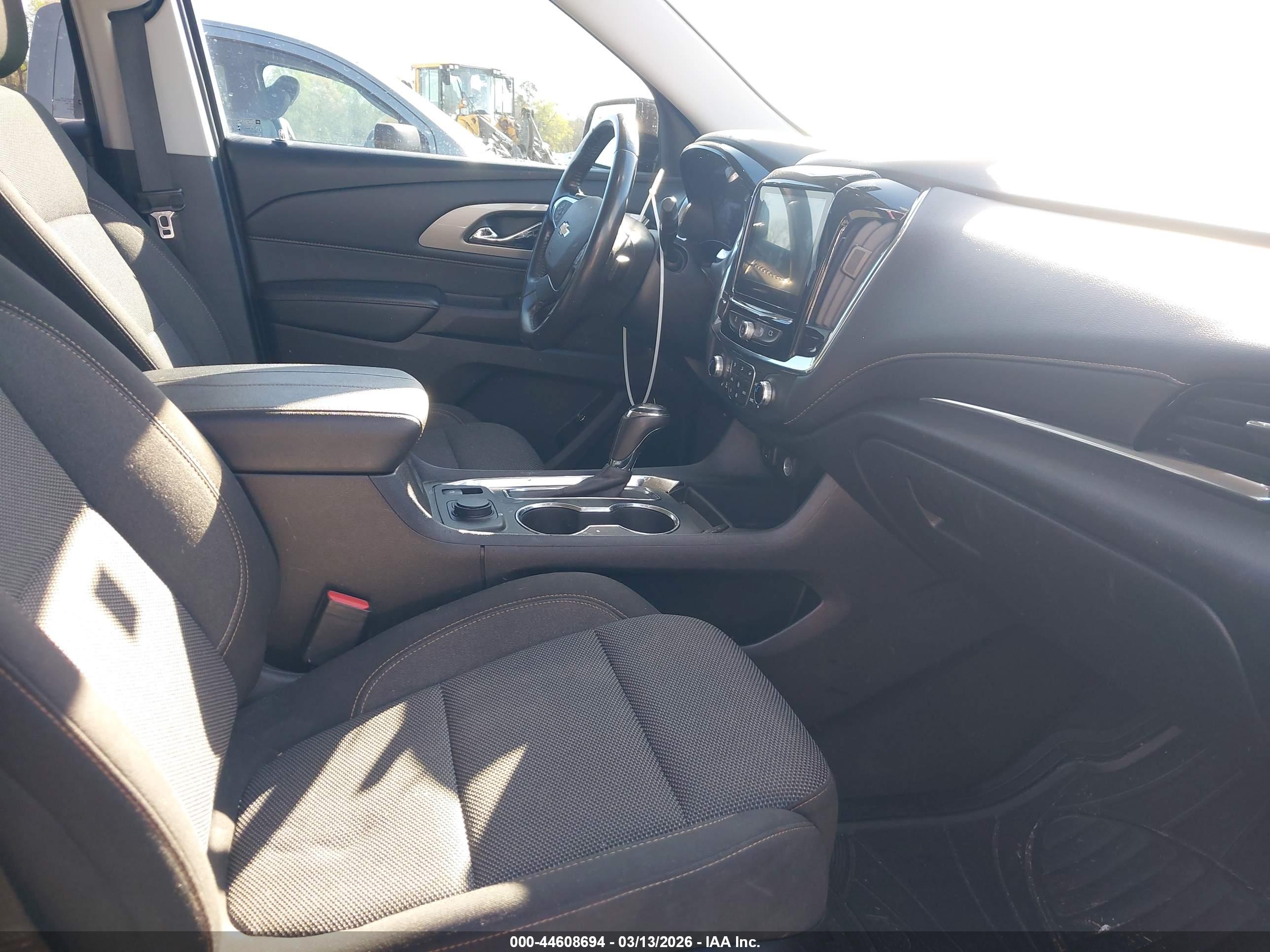 CHEVROLET TRAVERSE image 5