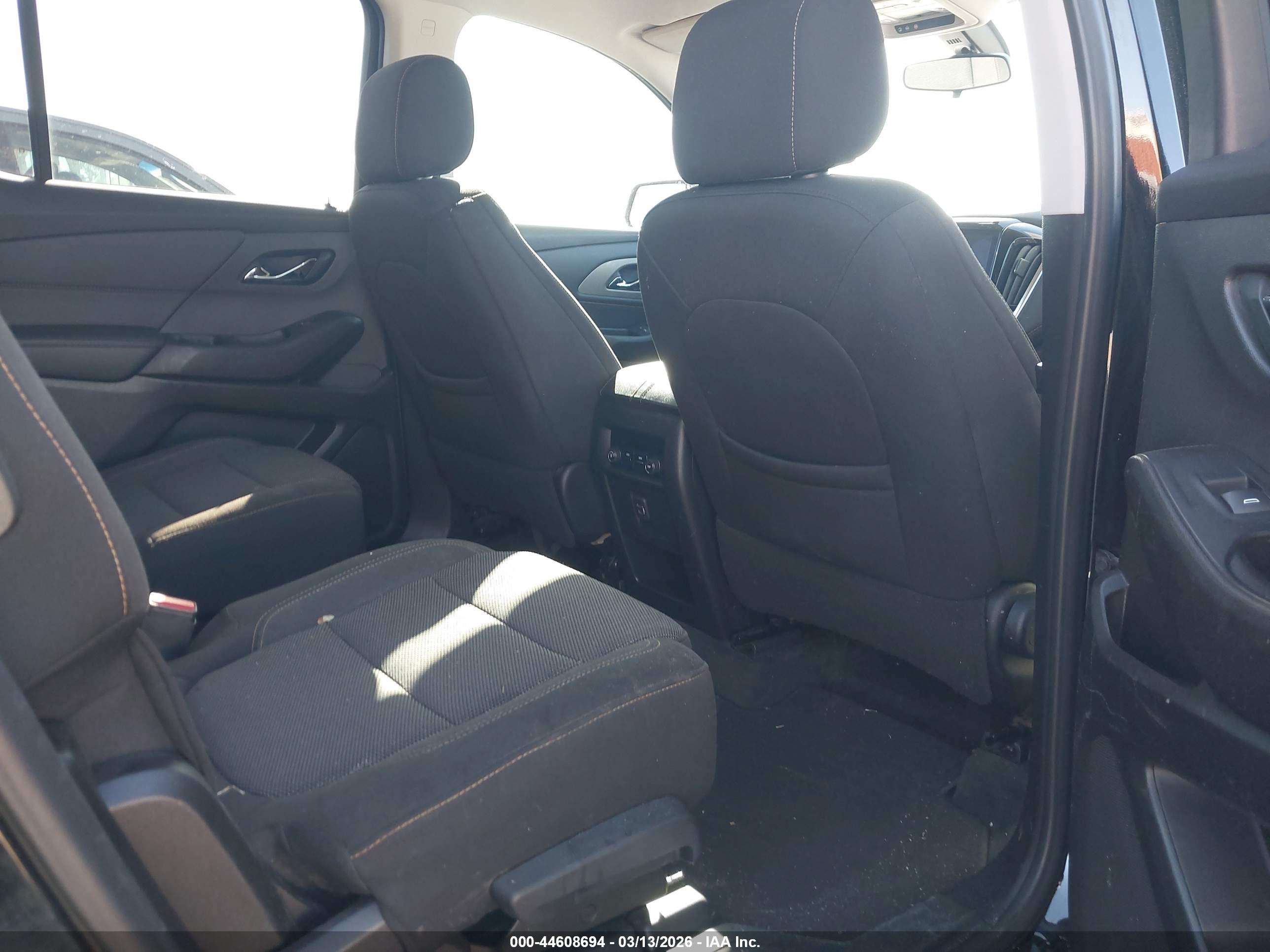 CHEVROLET TRAVERSE image 8