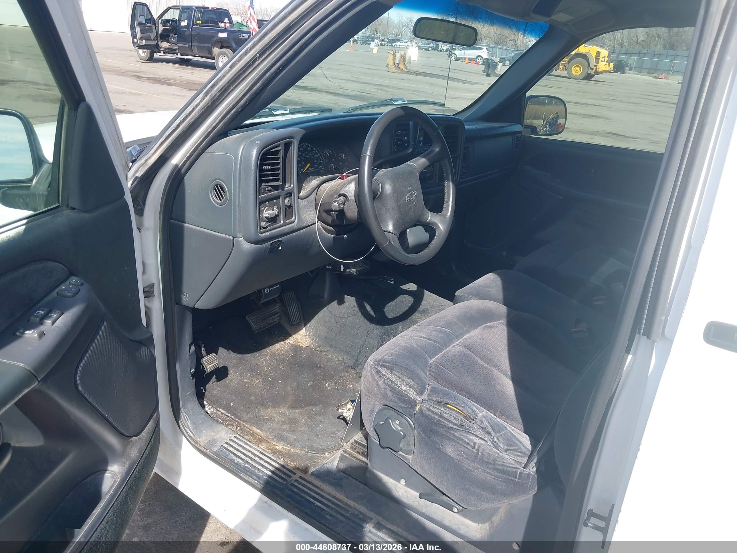 CHEVROLET SILVERADO image 5