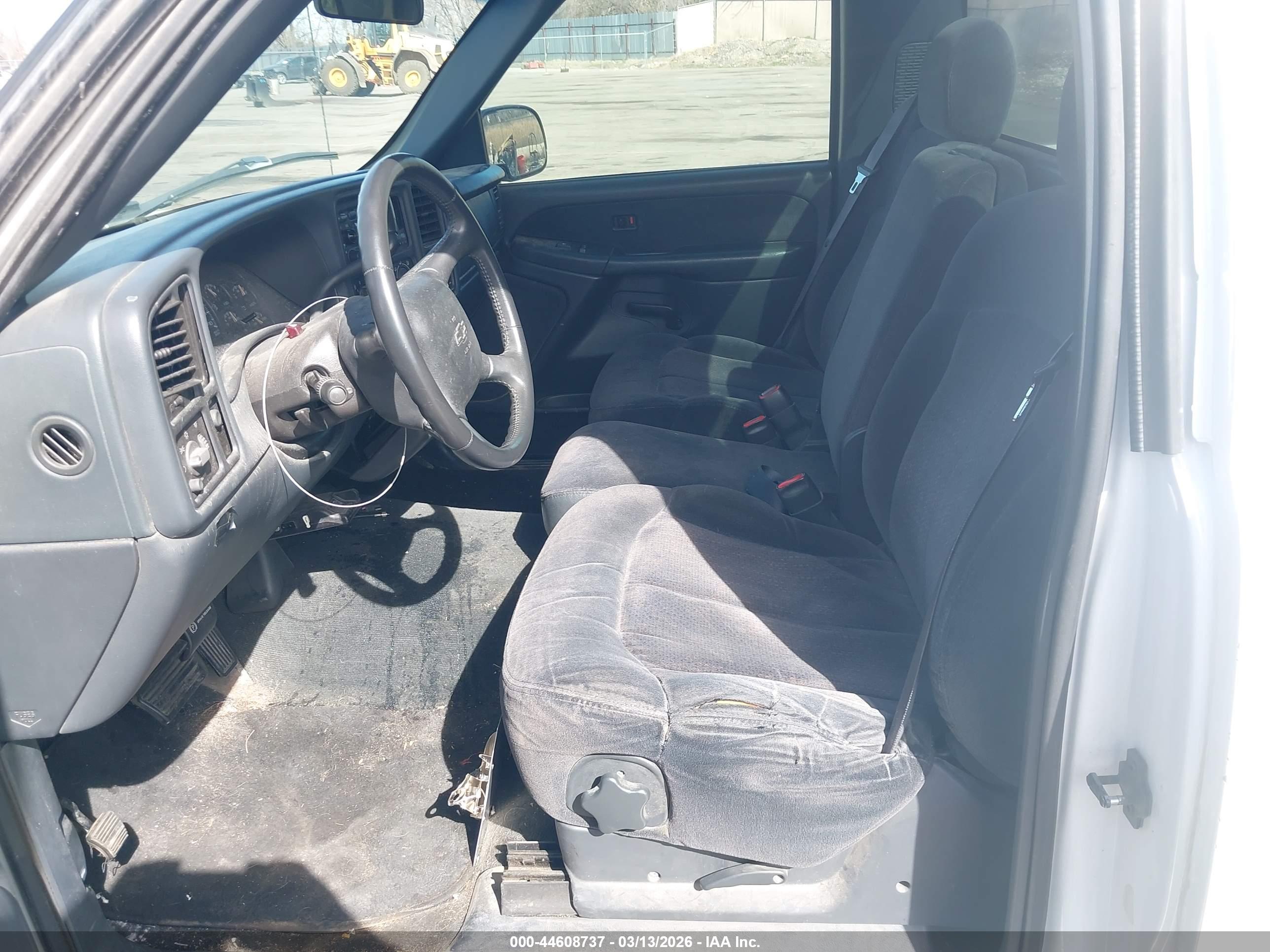 CHEVROLET SILVERADO image 8