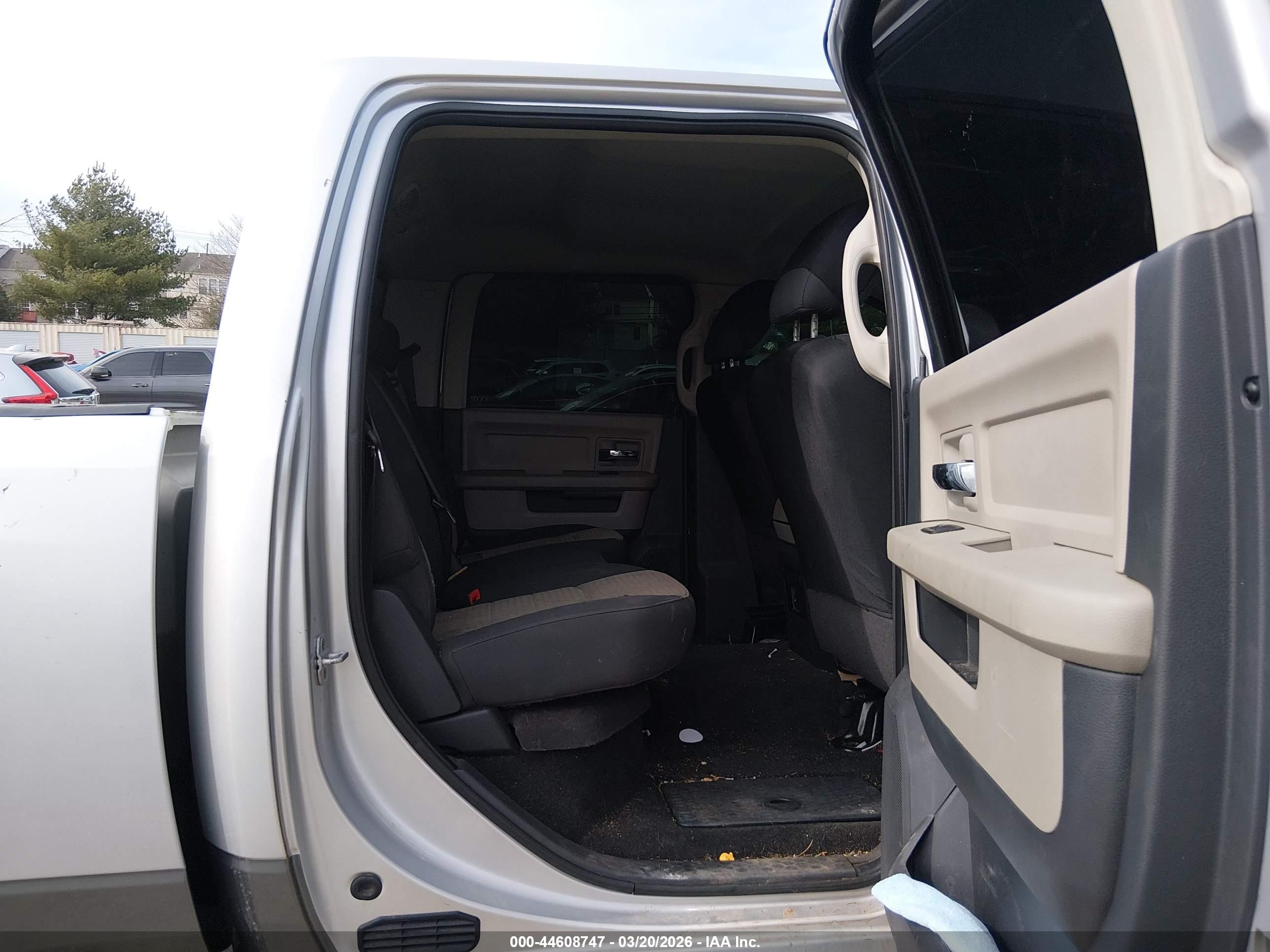 DODGE RAM image 8