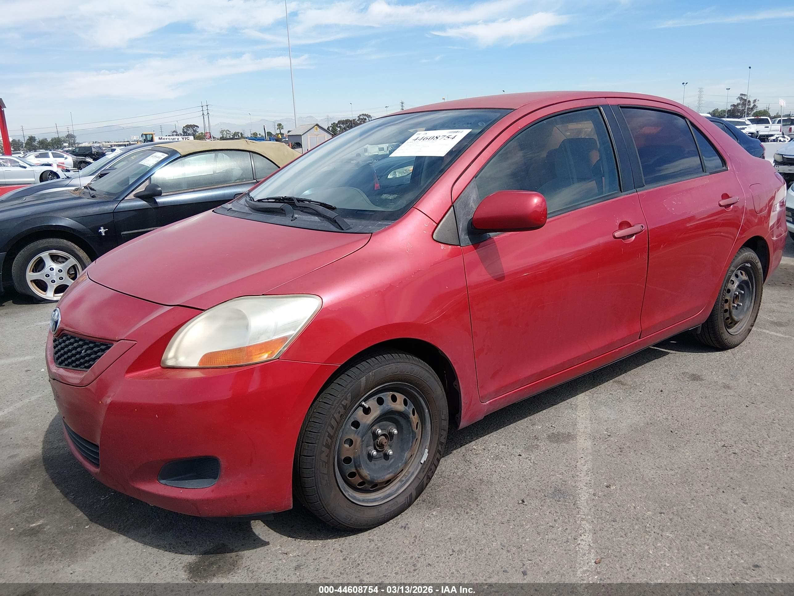 TOYOTA YARIS image 2