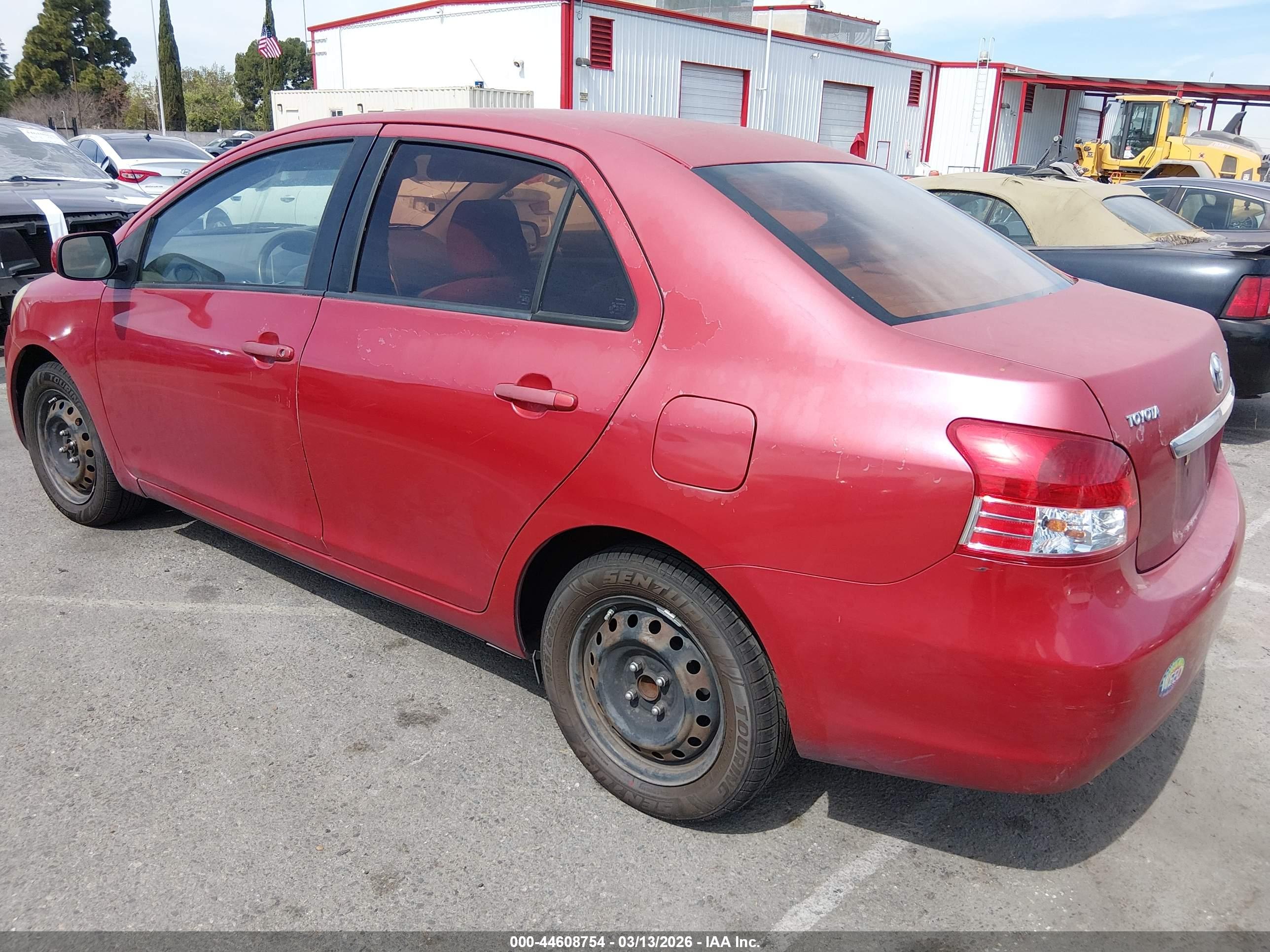TOYOTA YARIS image 3