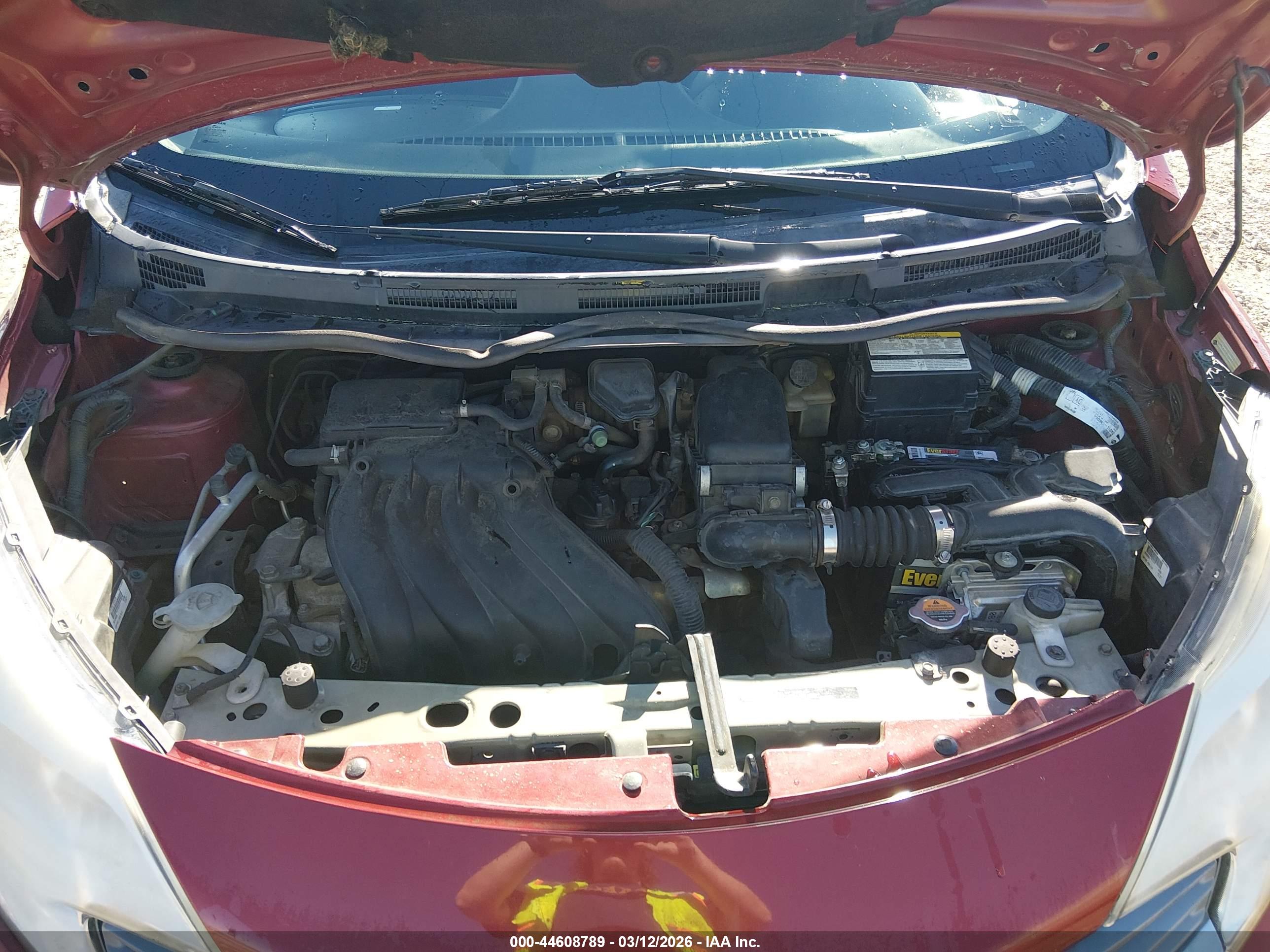 NISSAN VERSA image 10