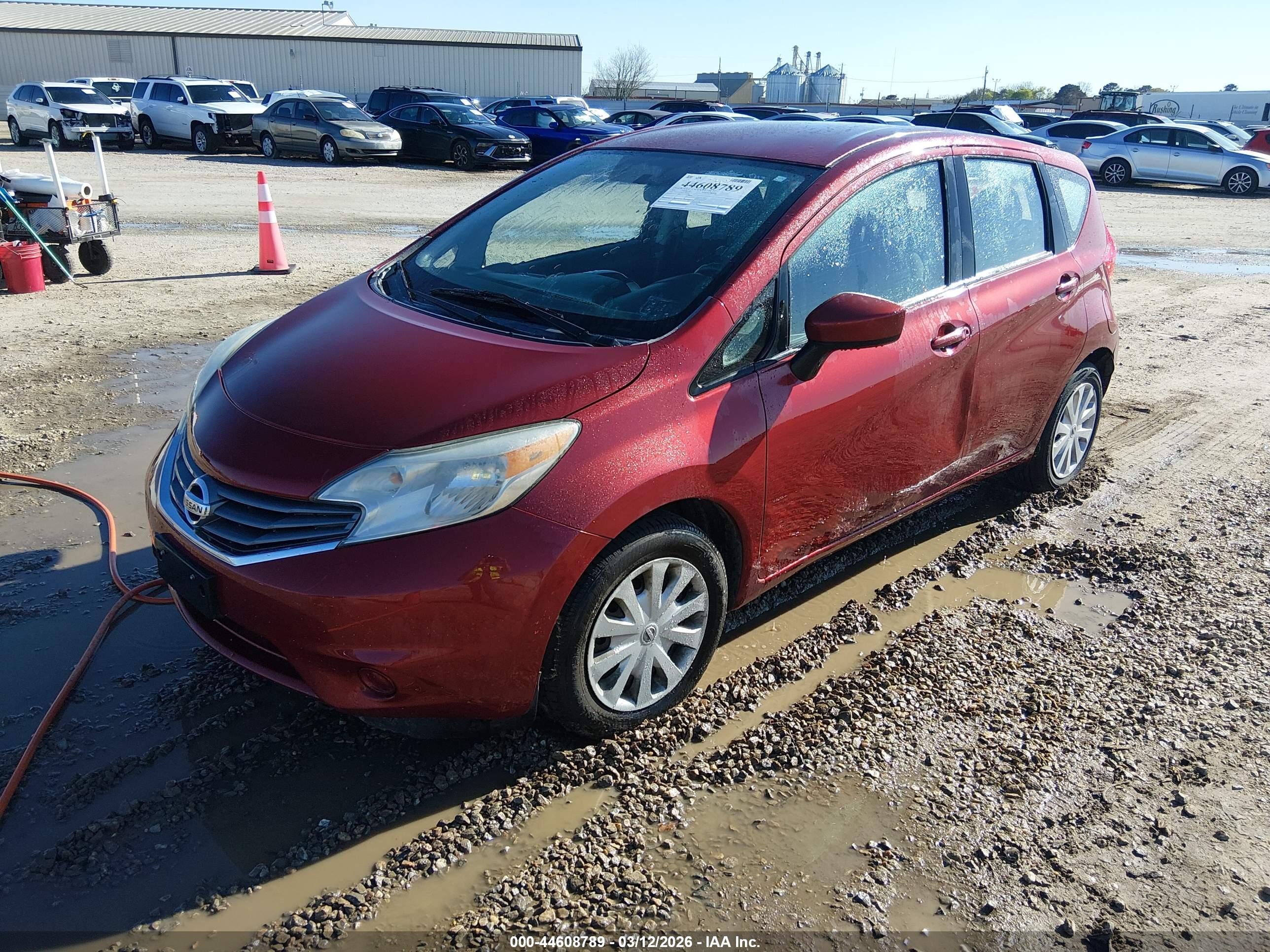 NISSAN VERSA image 2