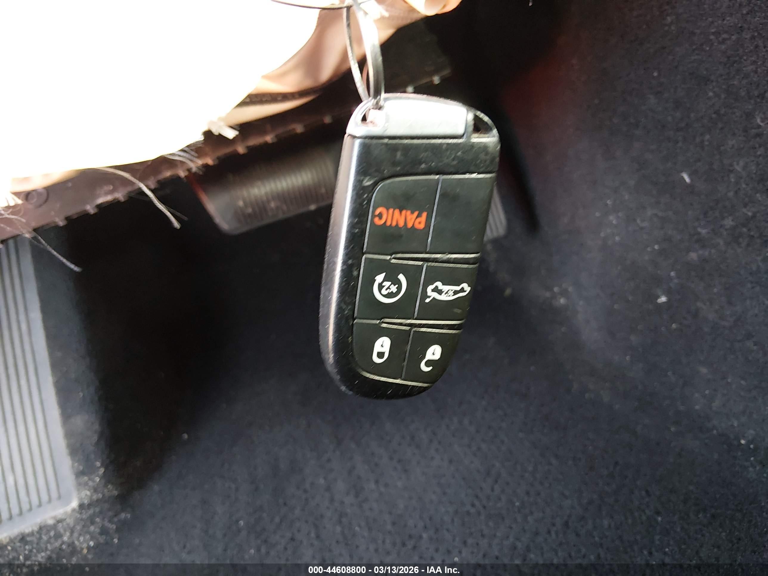 CHRYSLER 300 image 11