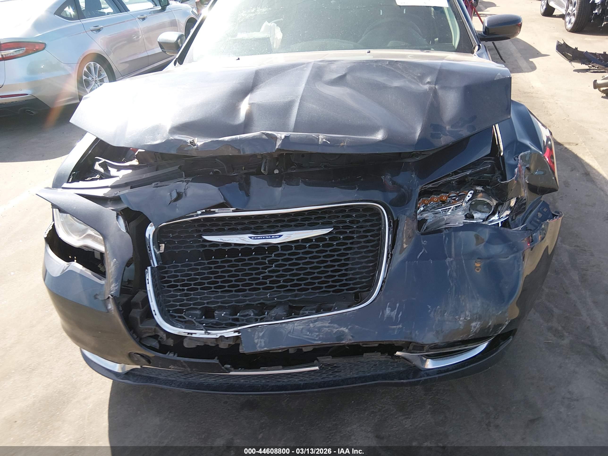 CHRYSLER 300 image 6