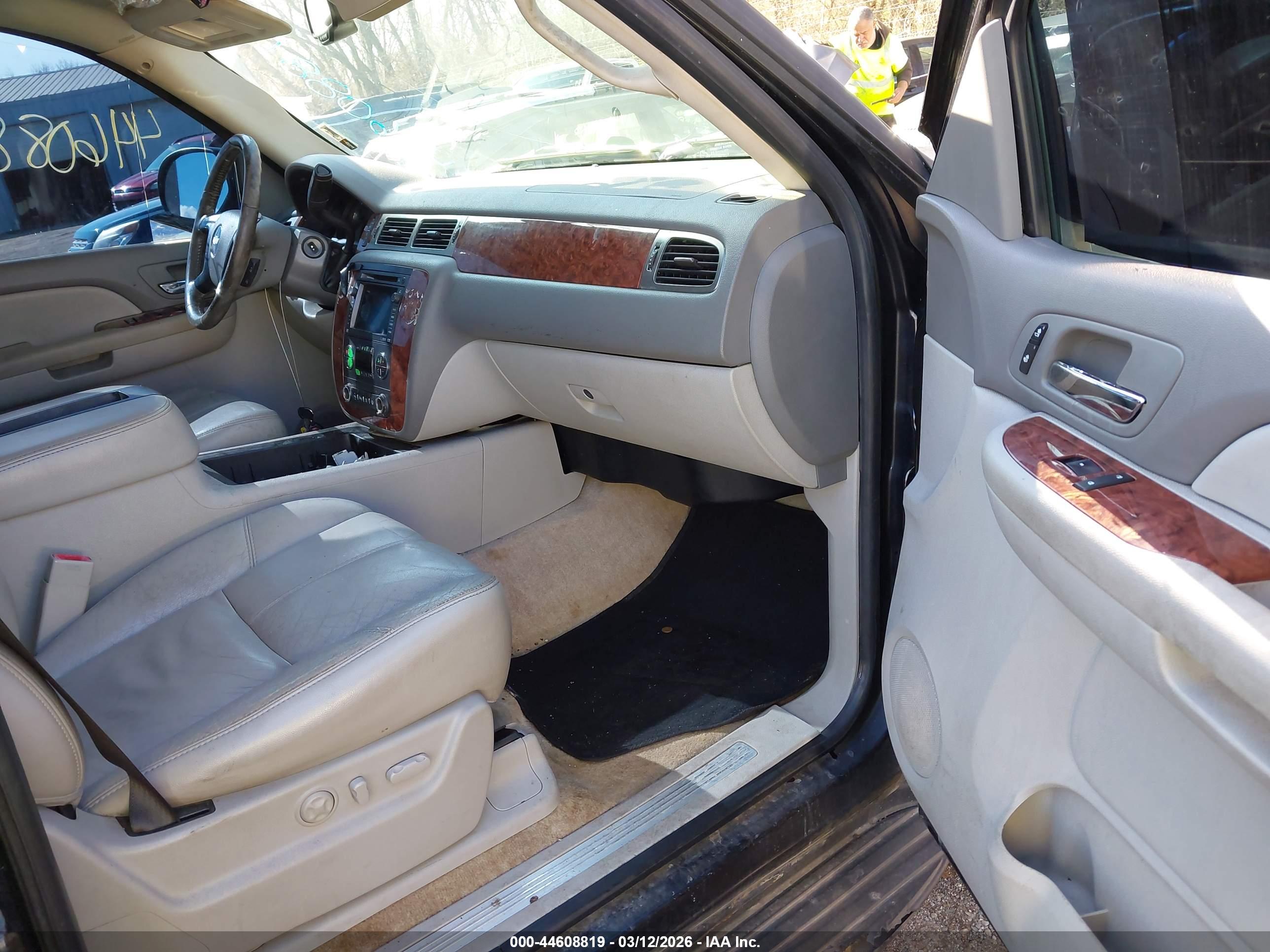 CHEVROLET TAHOE image 5