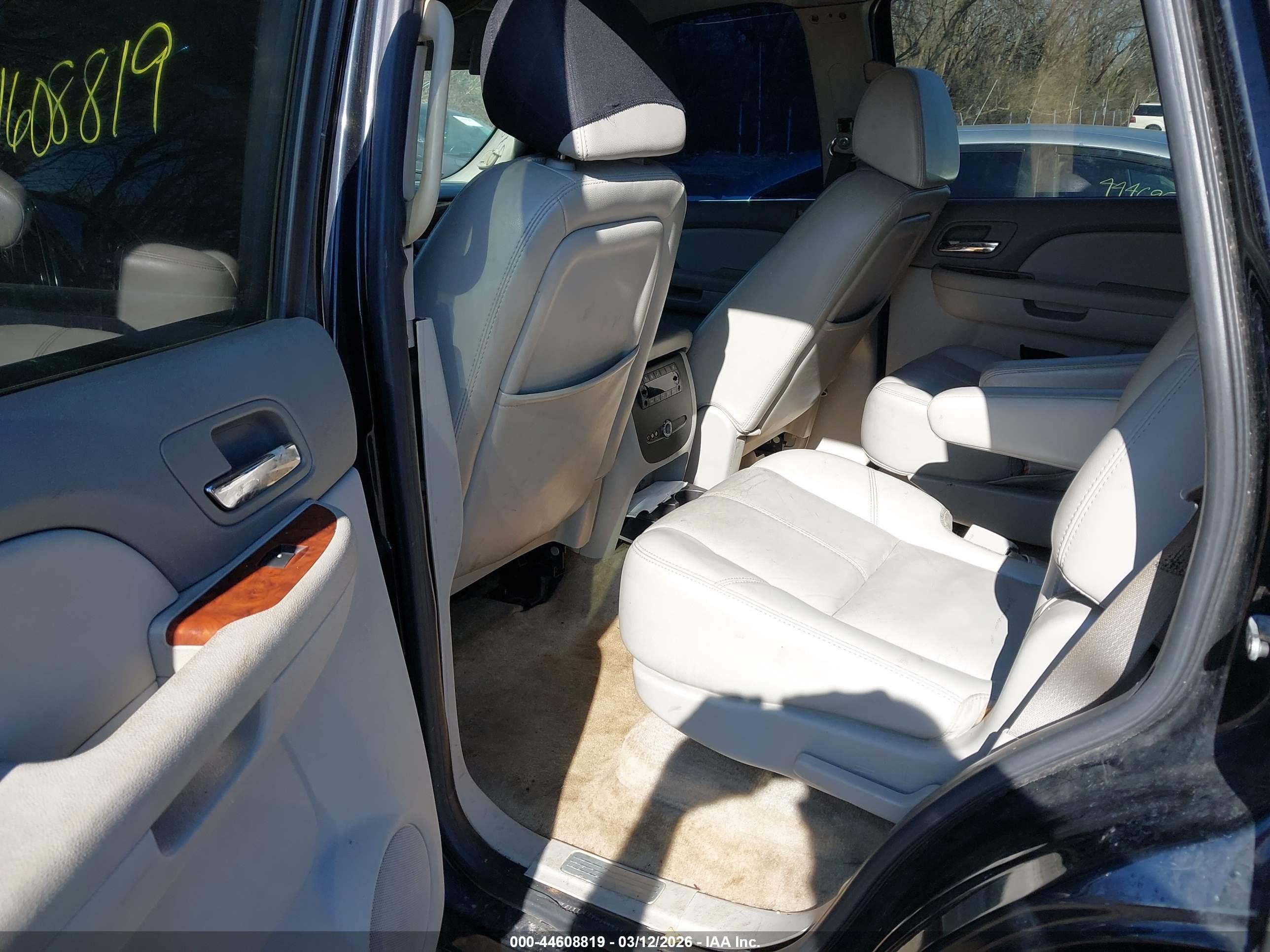 CHEVROLET TAHOE image 8