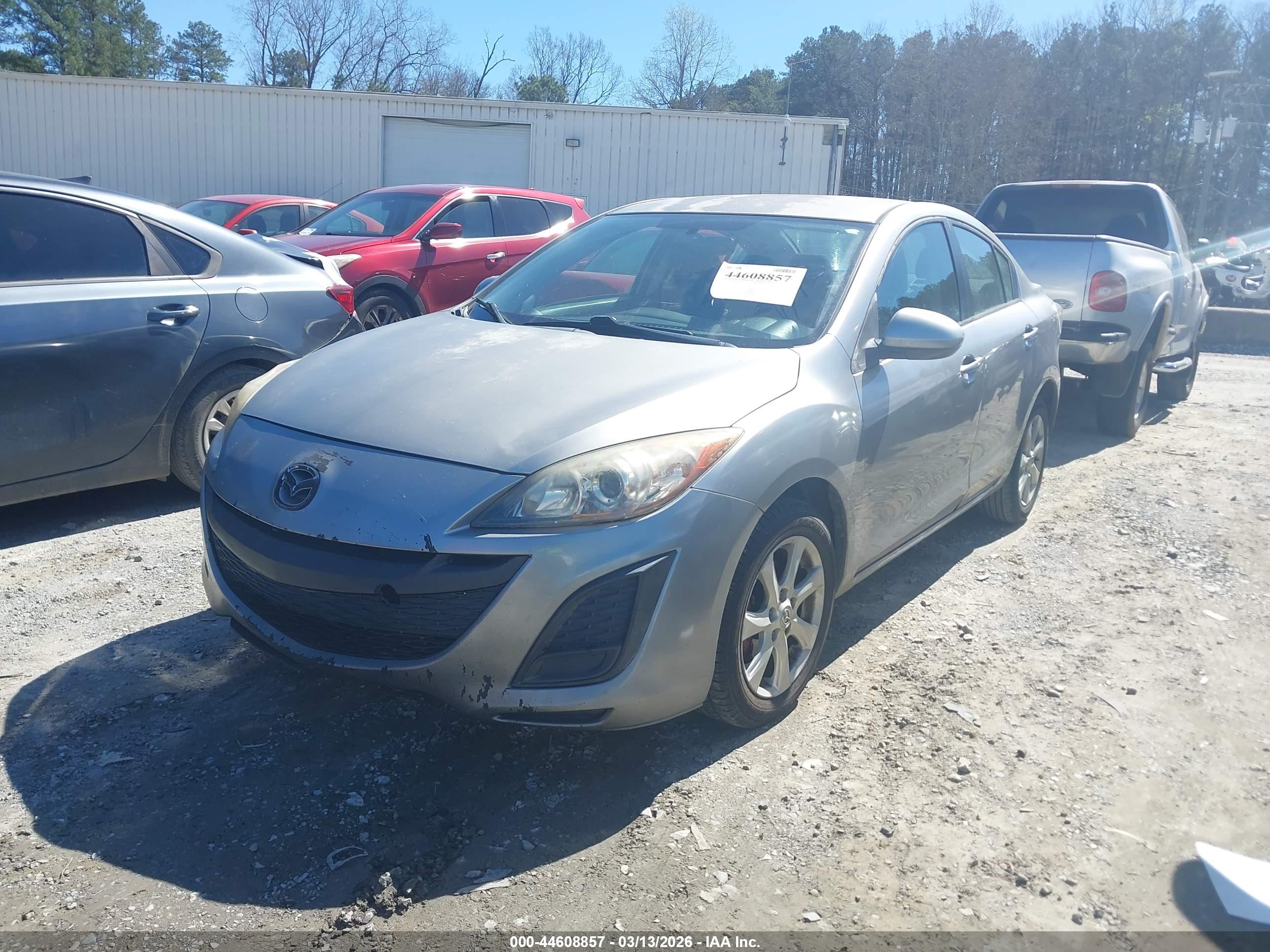 MAZDA MAZDA3 image 2