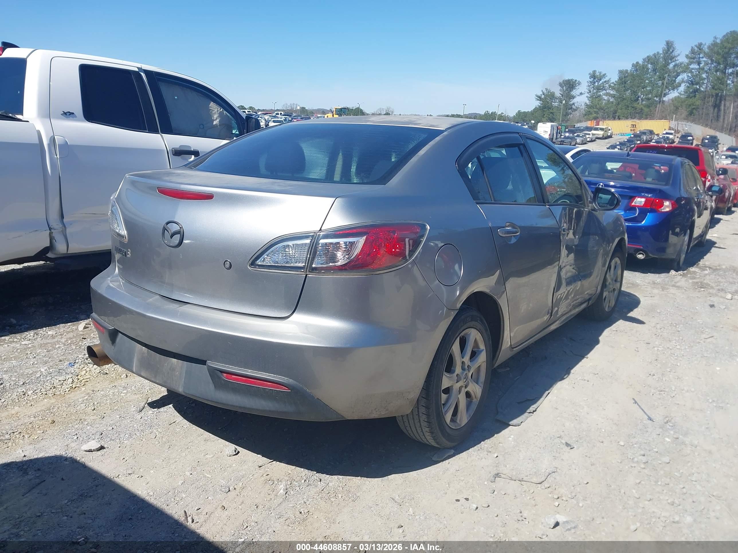 MAZDA MAZDA3 image 4