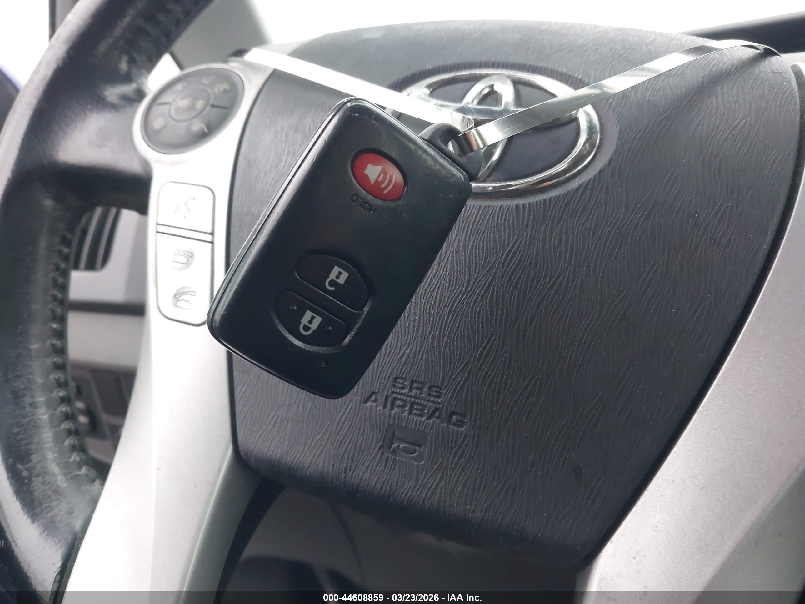 TOYOTA PRIUS image 11