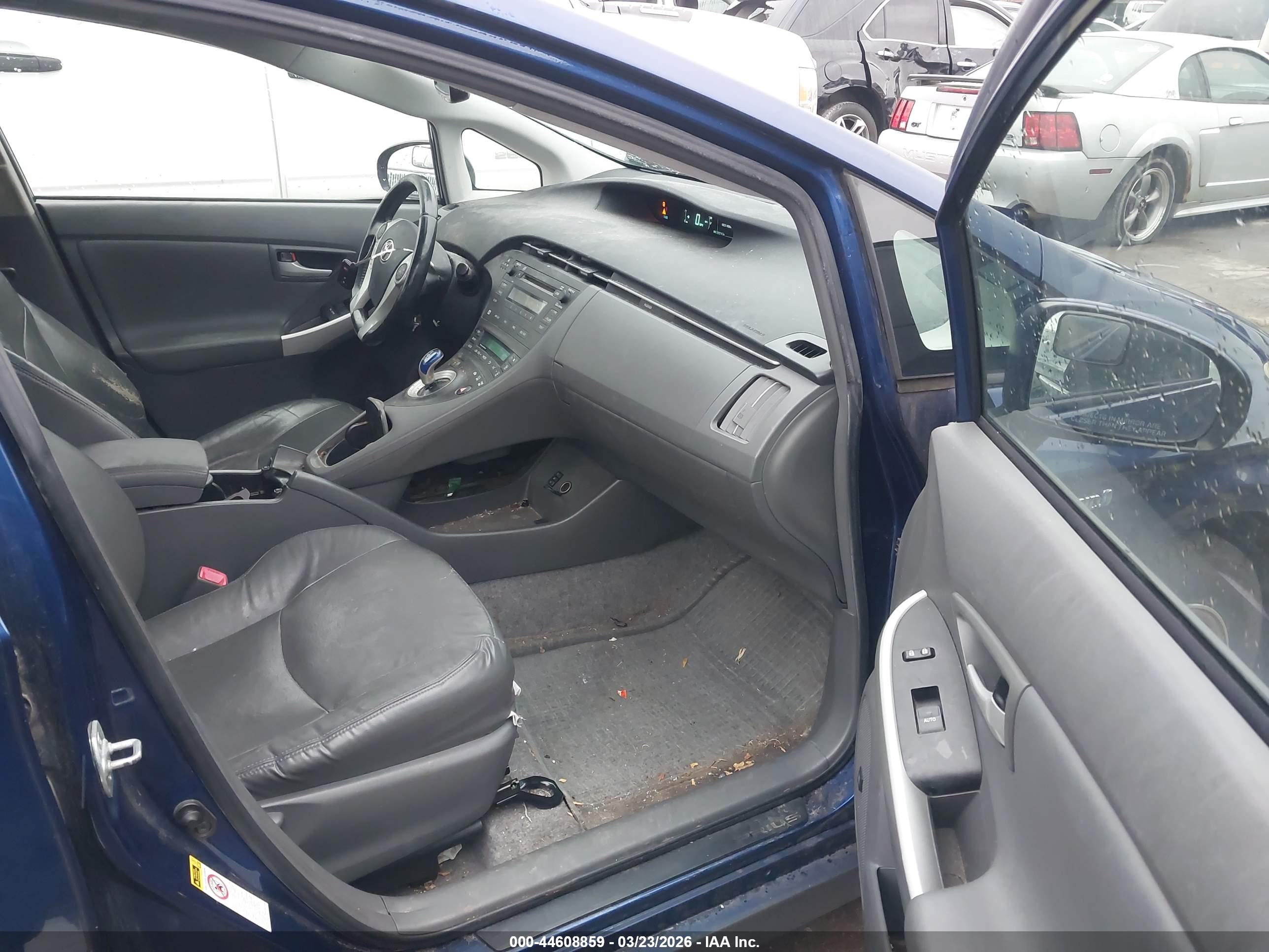 TOYOTA PRIUS image 5