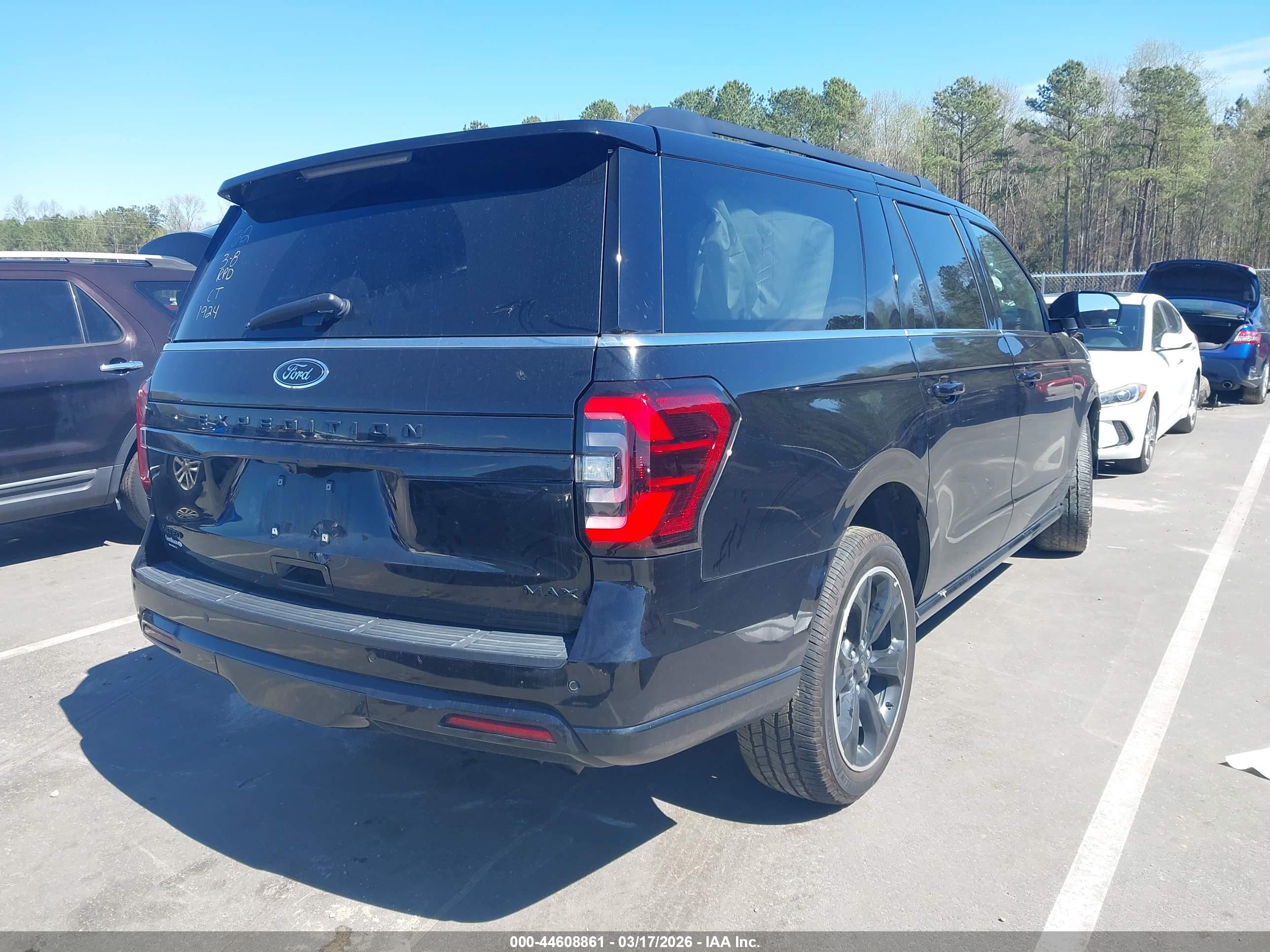 FORD EXPEDITION image 4