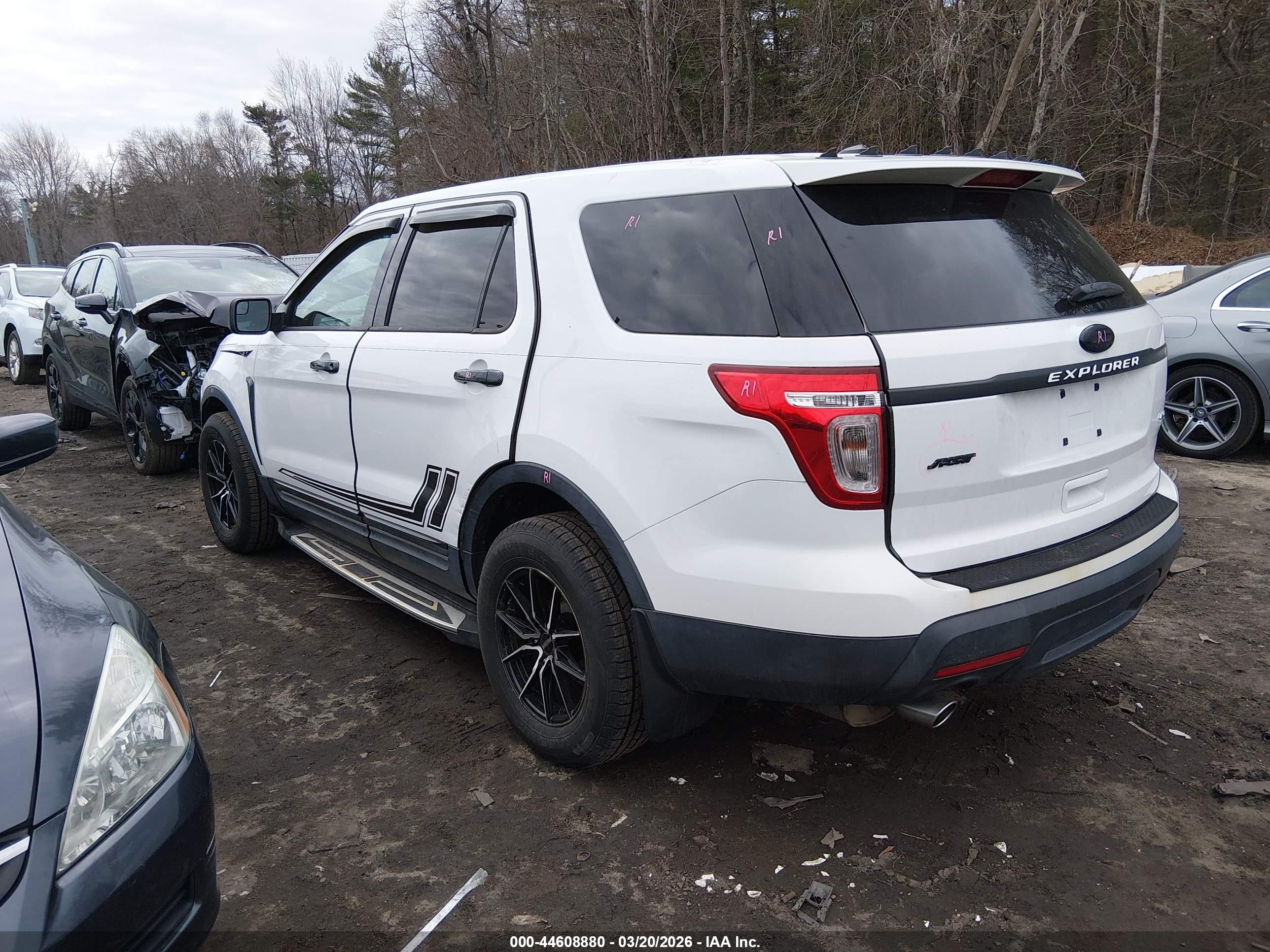 FORD EXPLORER image 3
