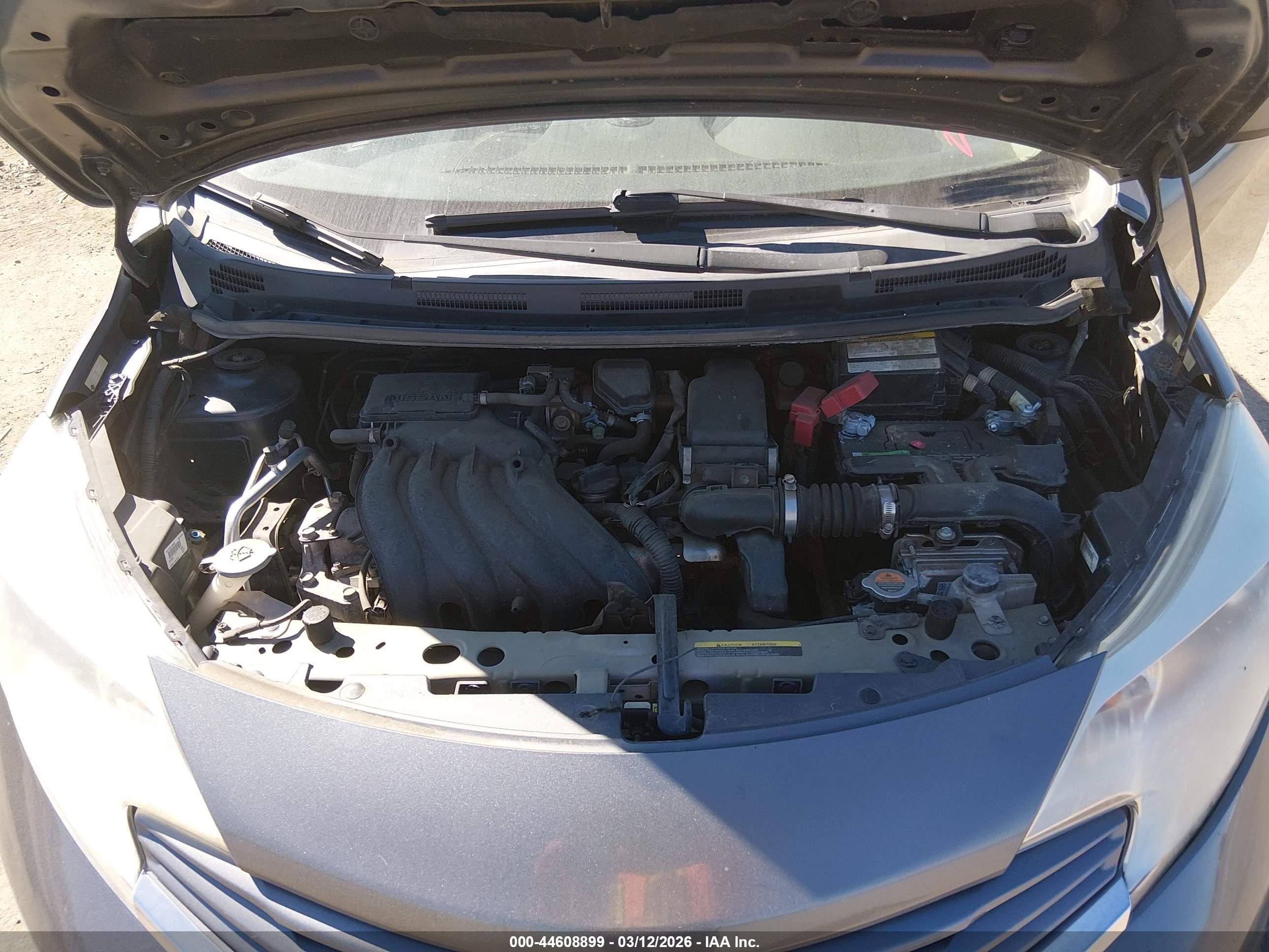 NISSAN VERSA image 10