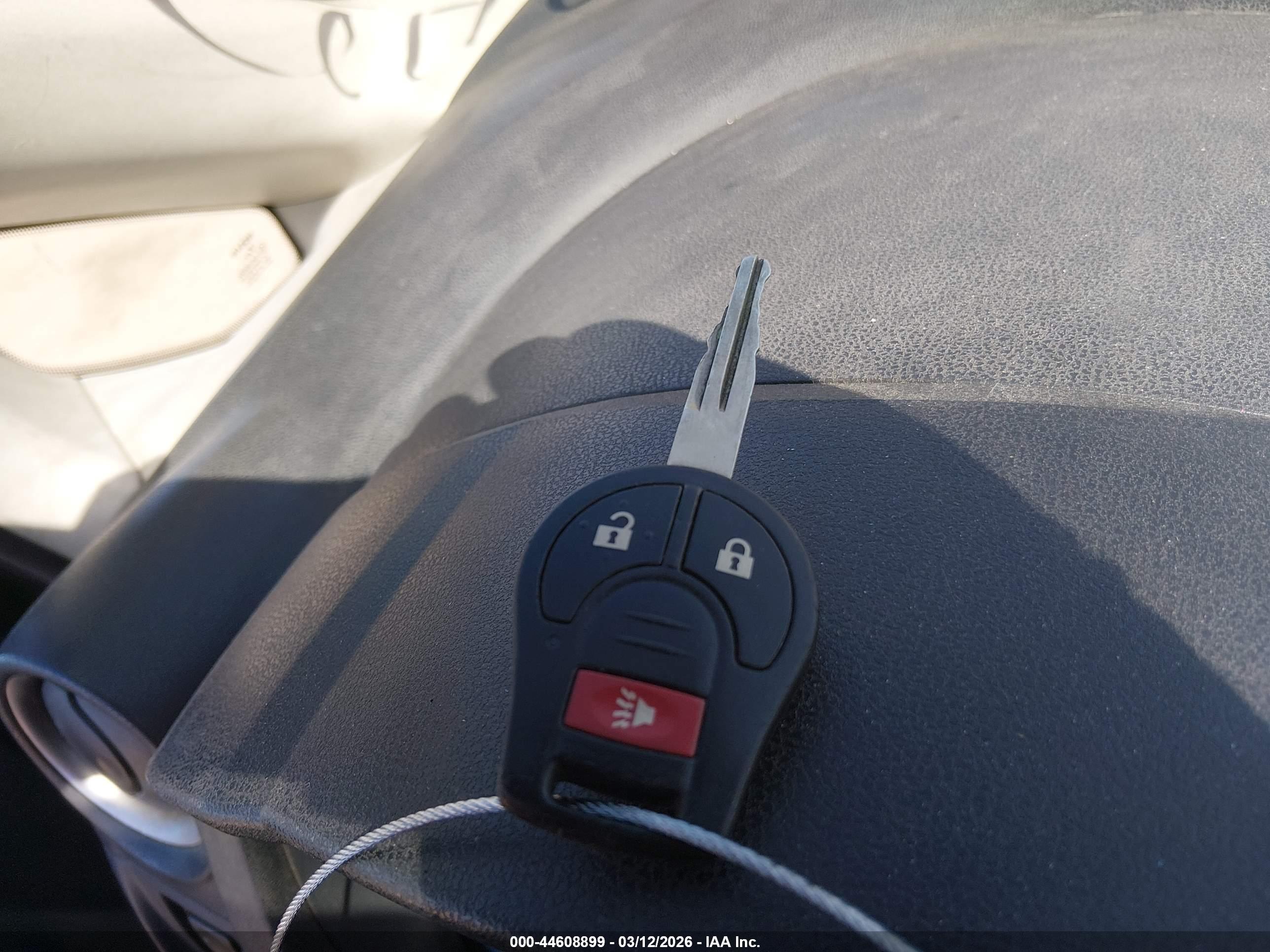 NISSAN VERSA image 11