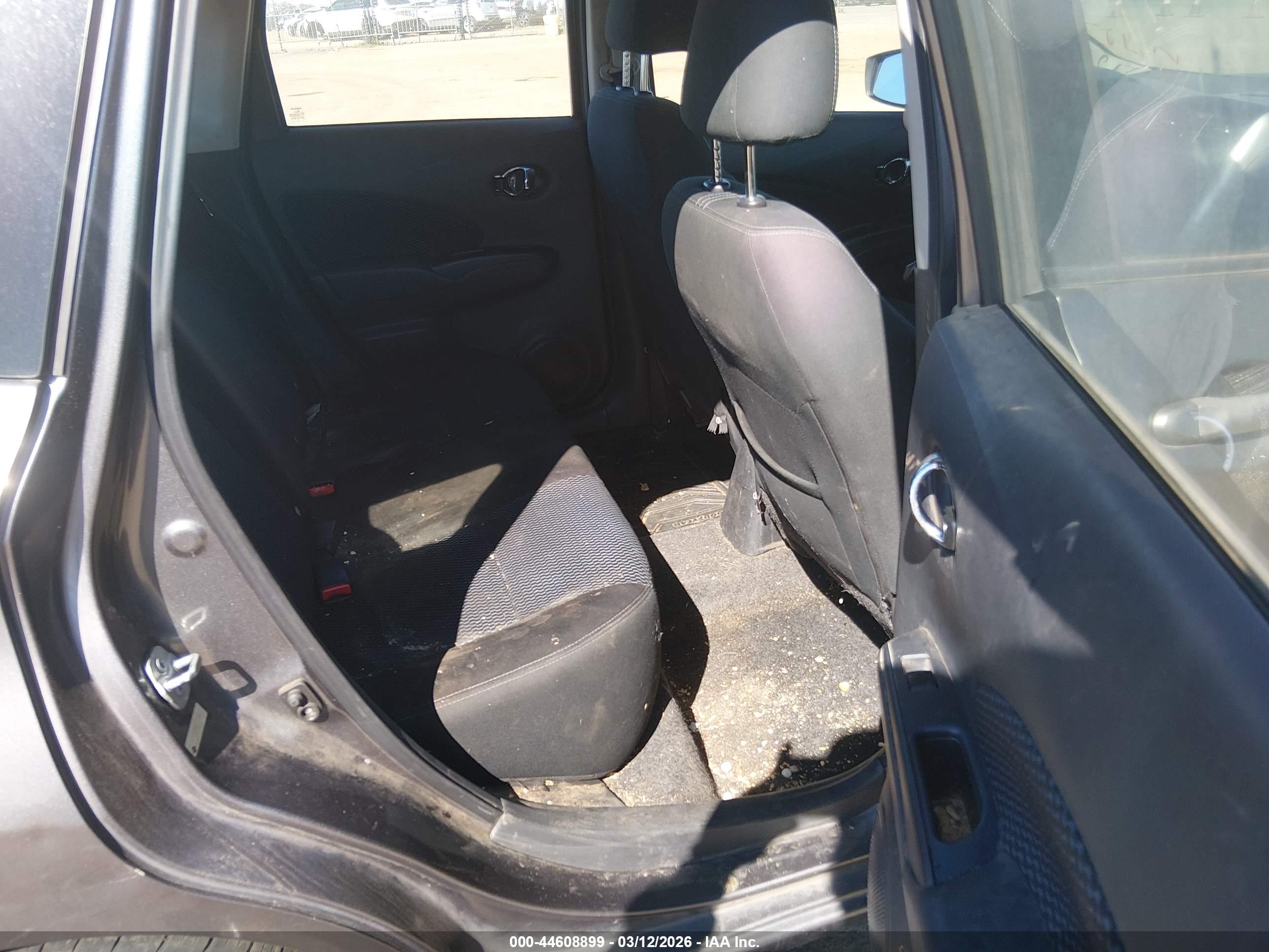 NISSAN VERSA image 8