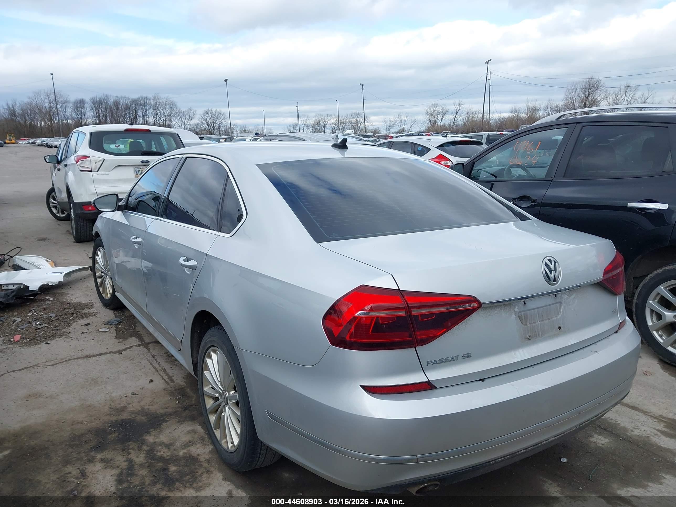 VOLKSWAGEN PASSAT image 3