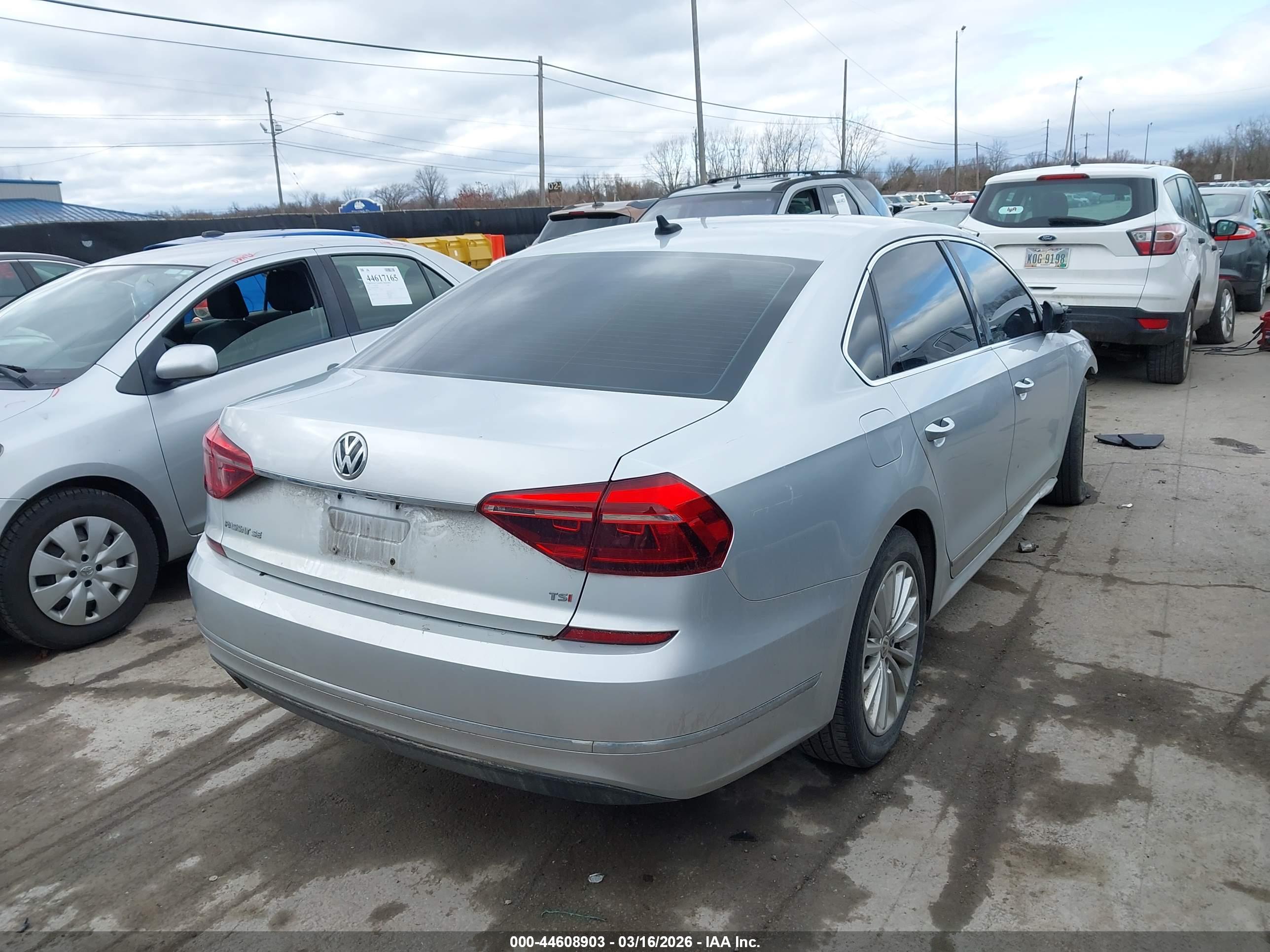 VOLKSWAGEN PASSAT image 4