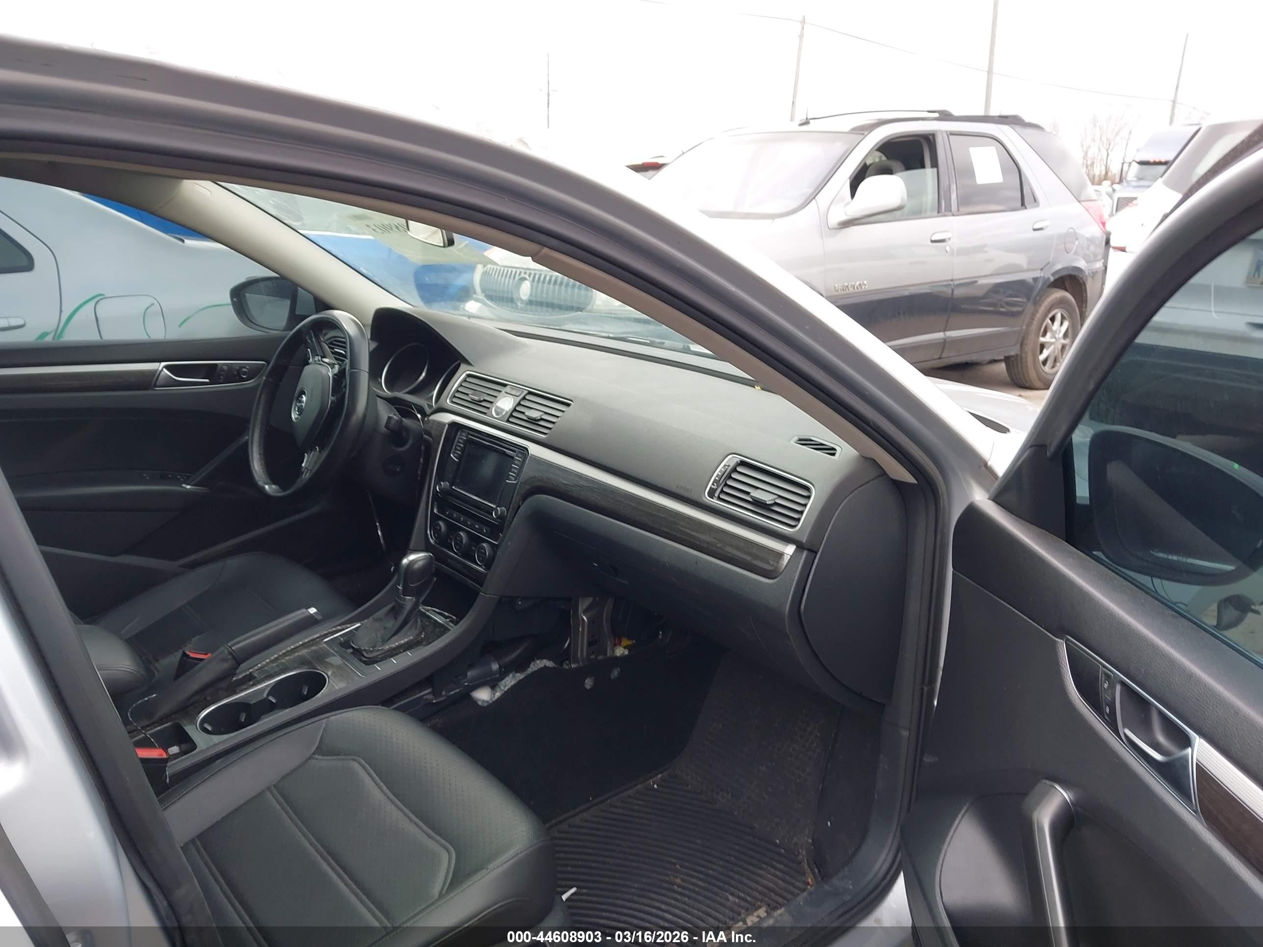 VOLKSWAGEN PASSAT image 5