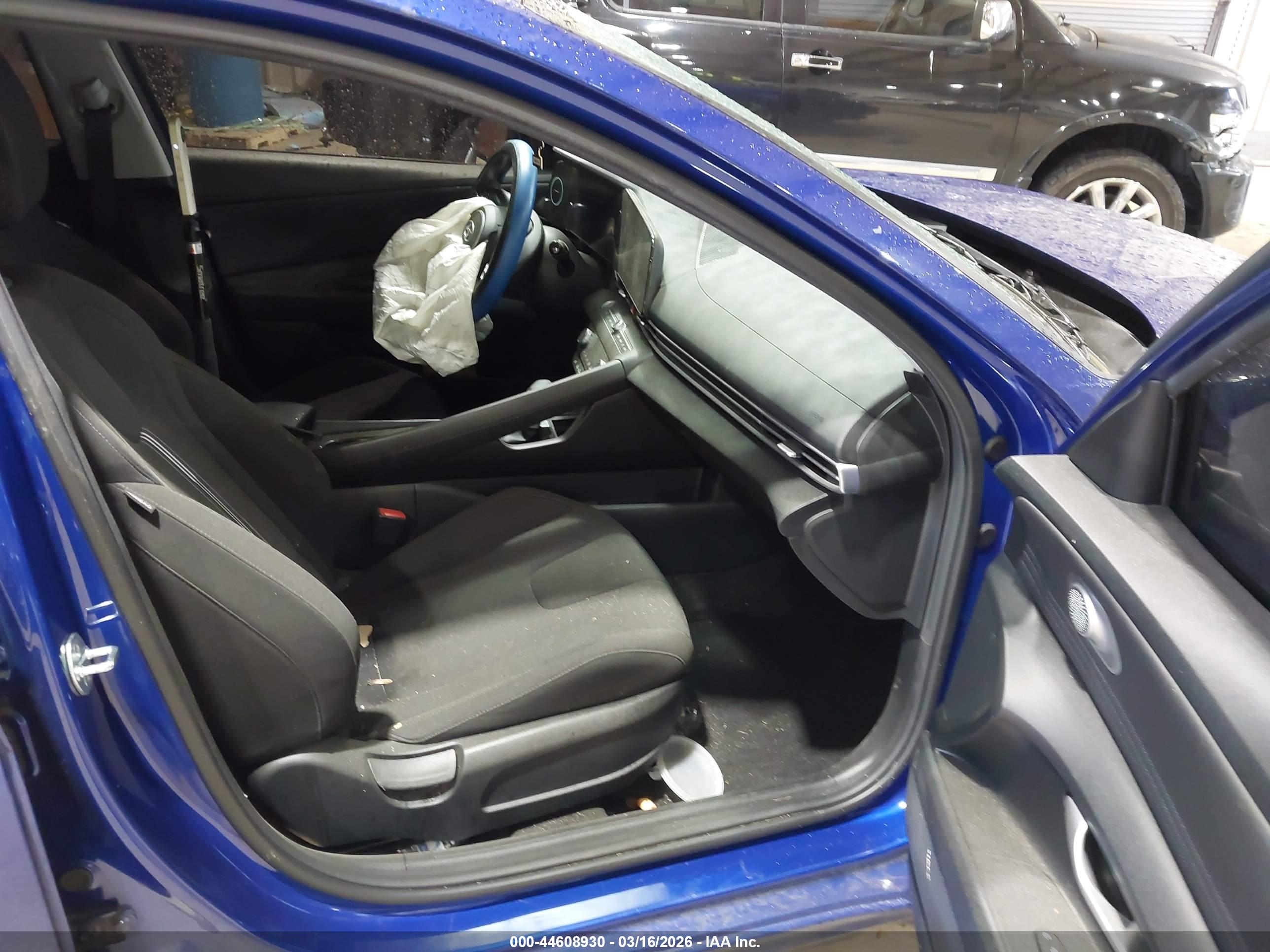 HYUNDAI ELANTRA image 5