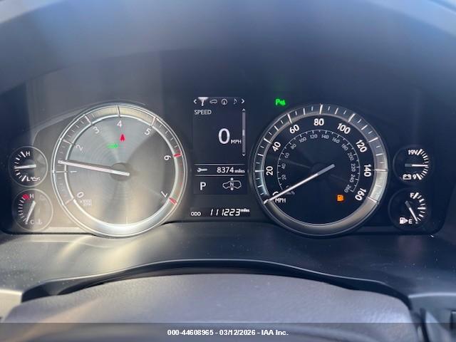 LEXUS LX image 7