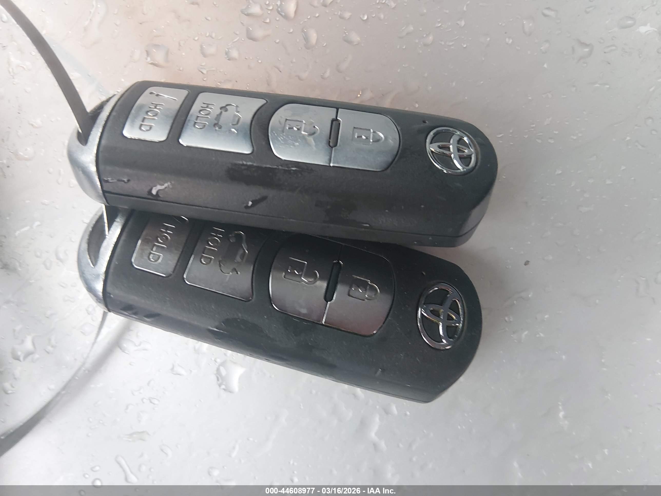 TOYOTA YARIS image 11